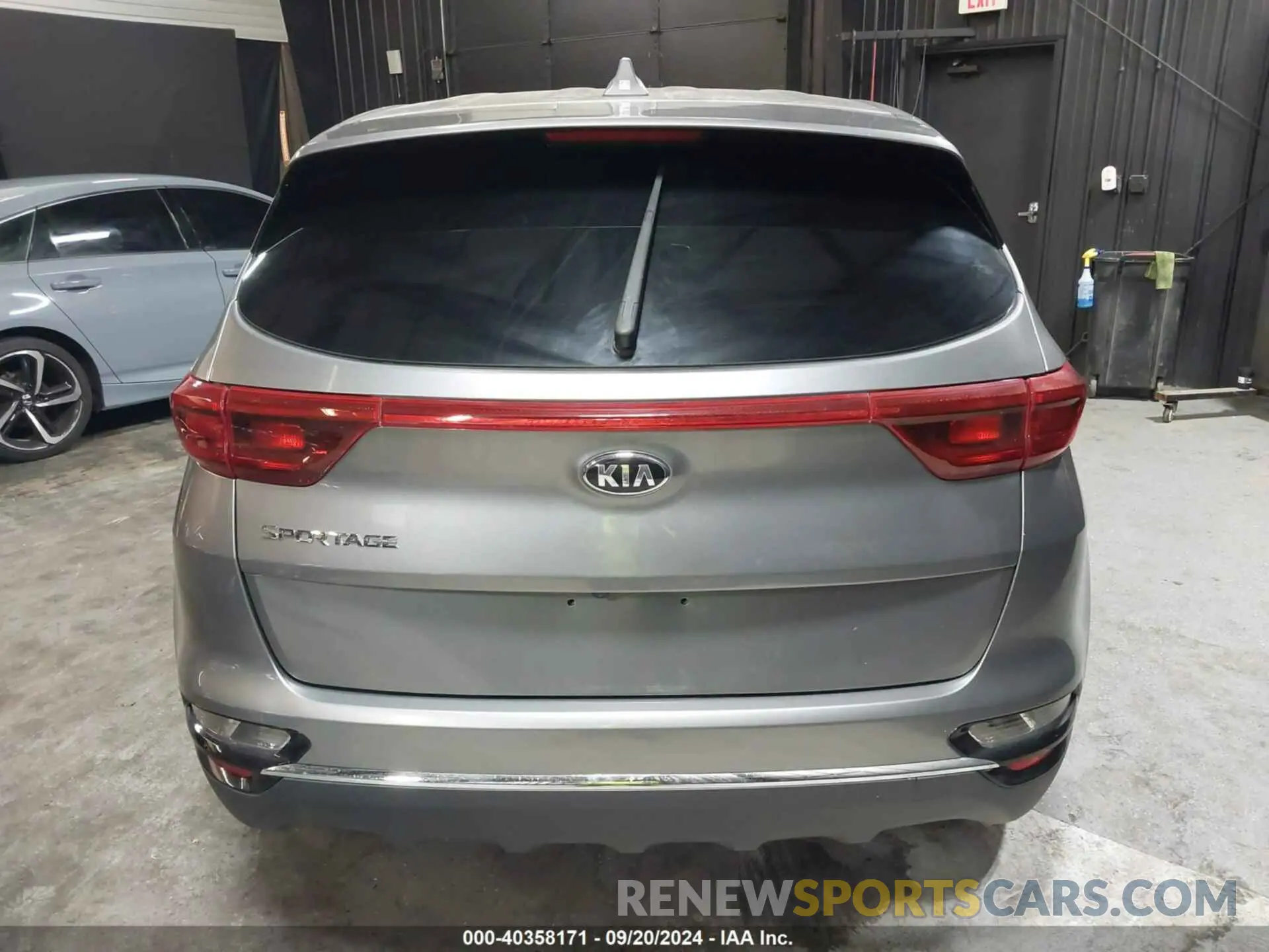 17 Photograph of a damaged car KNDPMCAC8M7881184 KIA SPORTAGE 2021