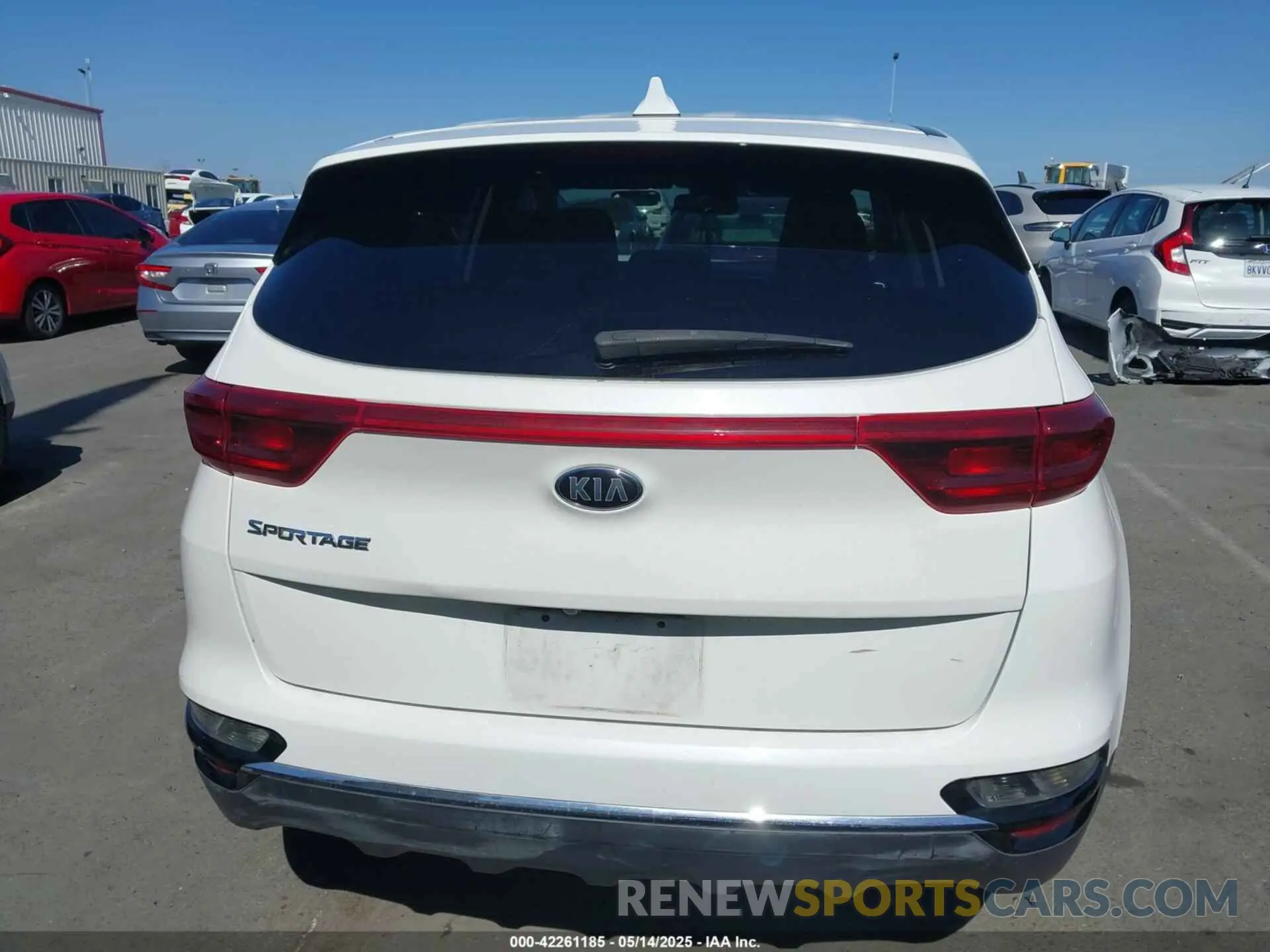 17 Photograph of a damaged car KNDPMCAC8M7914622 KIA SPORTAGE 2021