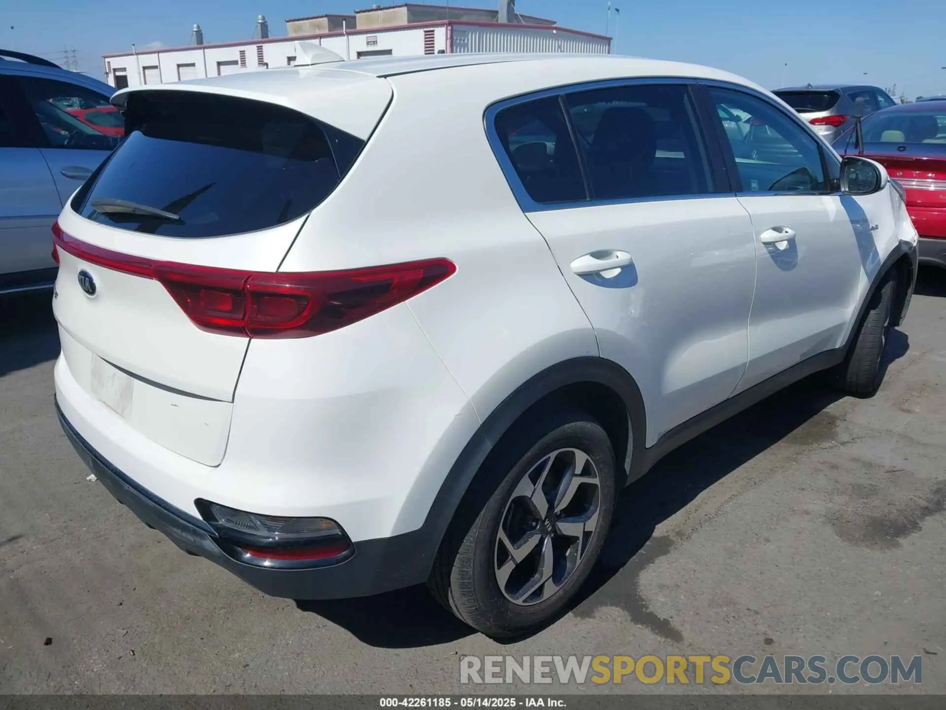 4 Photograph of a damaged car KNDPMCAC8M7914622 KIA SPORTAGE 2021