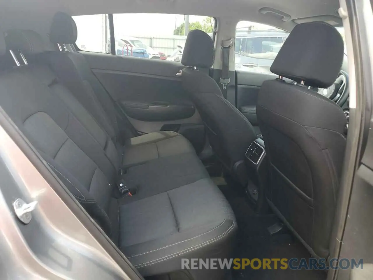 11 Photograph of a damaged car KNDPMCAC8M7926964 KIA SPORTAGE 2021