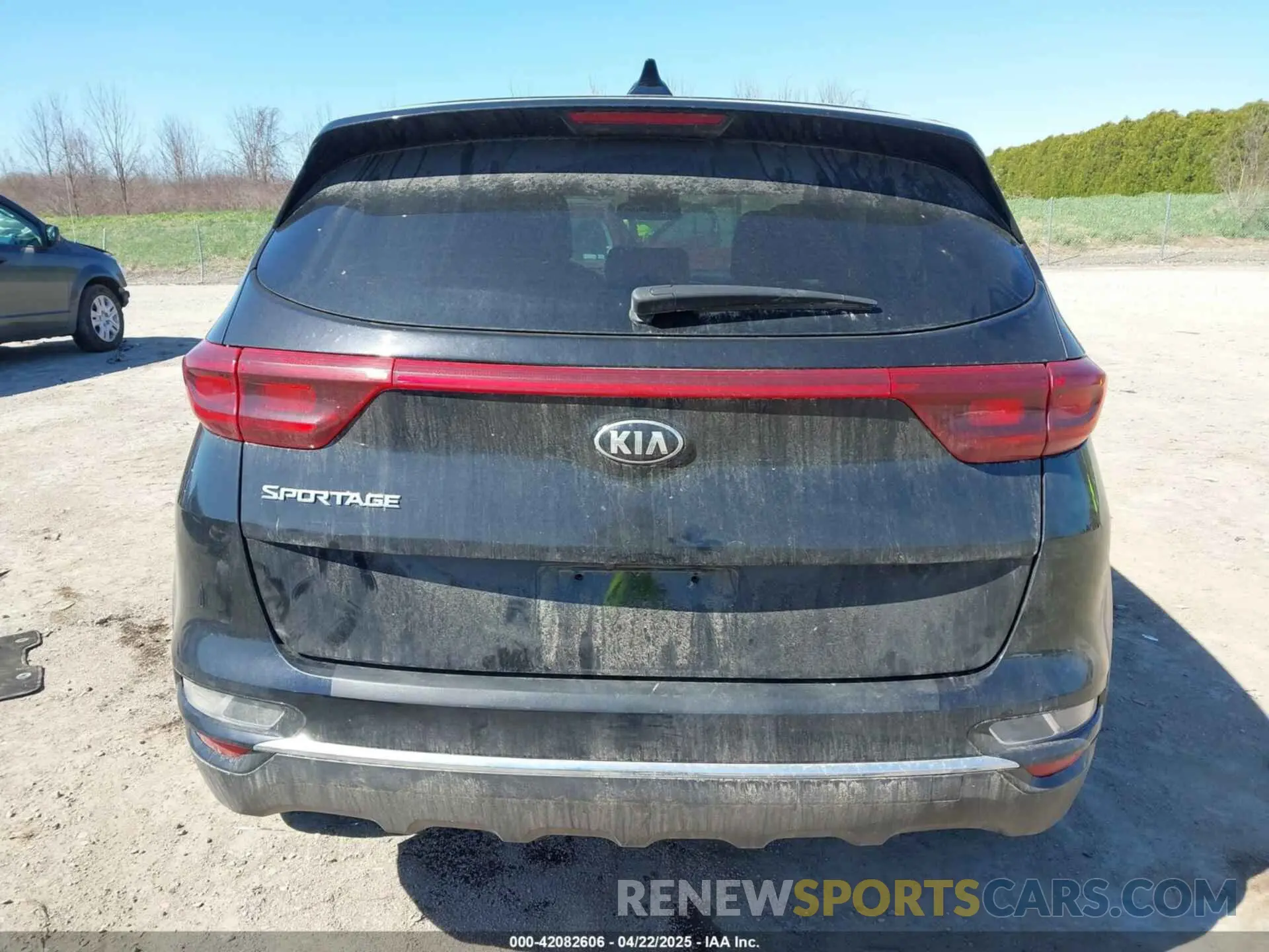 17 Photograph of a damaged car KNDPMCAC8M7933588 KIA SPORTAGE 2021