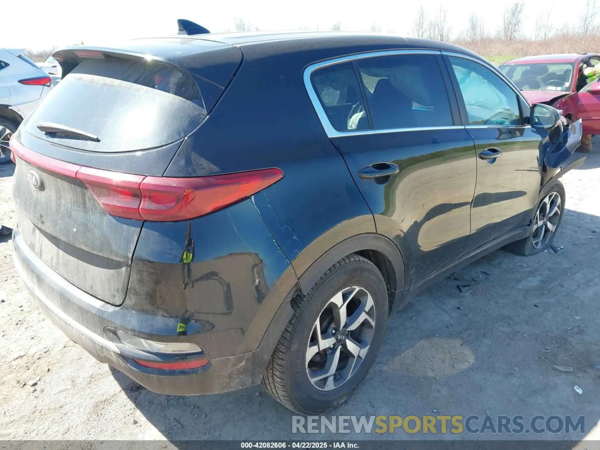 4 Photograph of a damaged car KNDPMCAC8M7933588 KIA SPORTAGE 2021