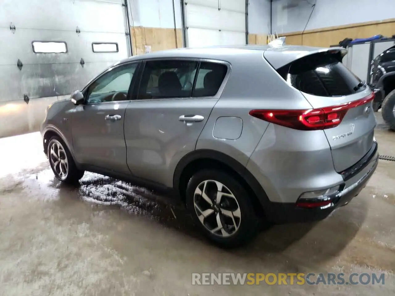 2 Photograph of a damaged car KNDPMCAC9M7864233 KIA SPORTAGE 2021