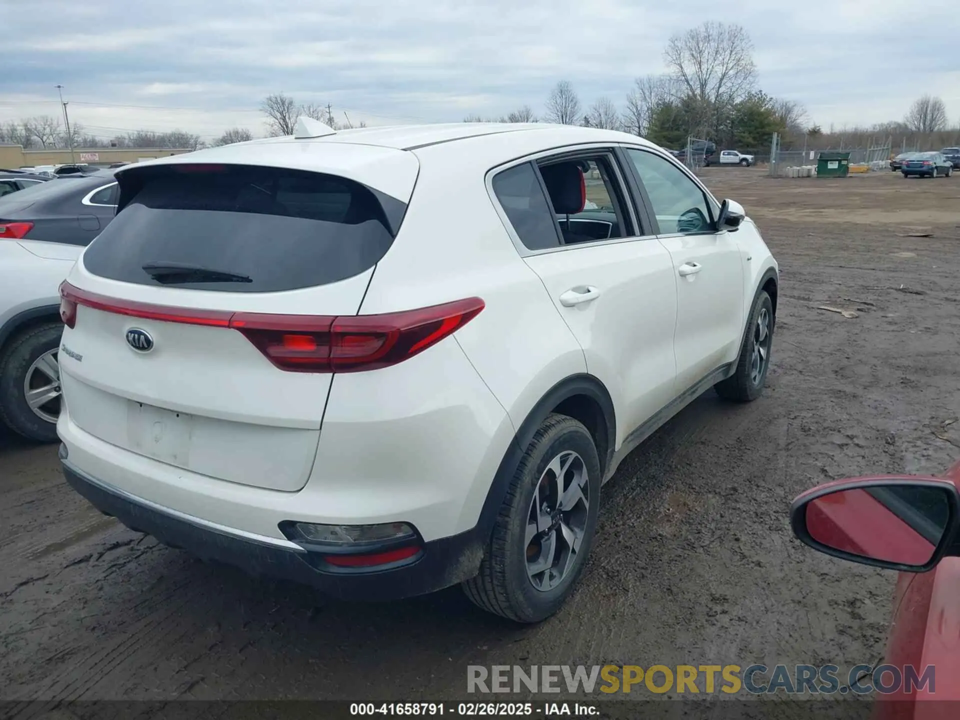 4 Photograph of a damaged car KNDPMCAC9M7919828 KIA SPORTAGE 2021