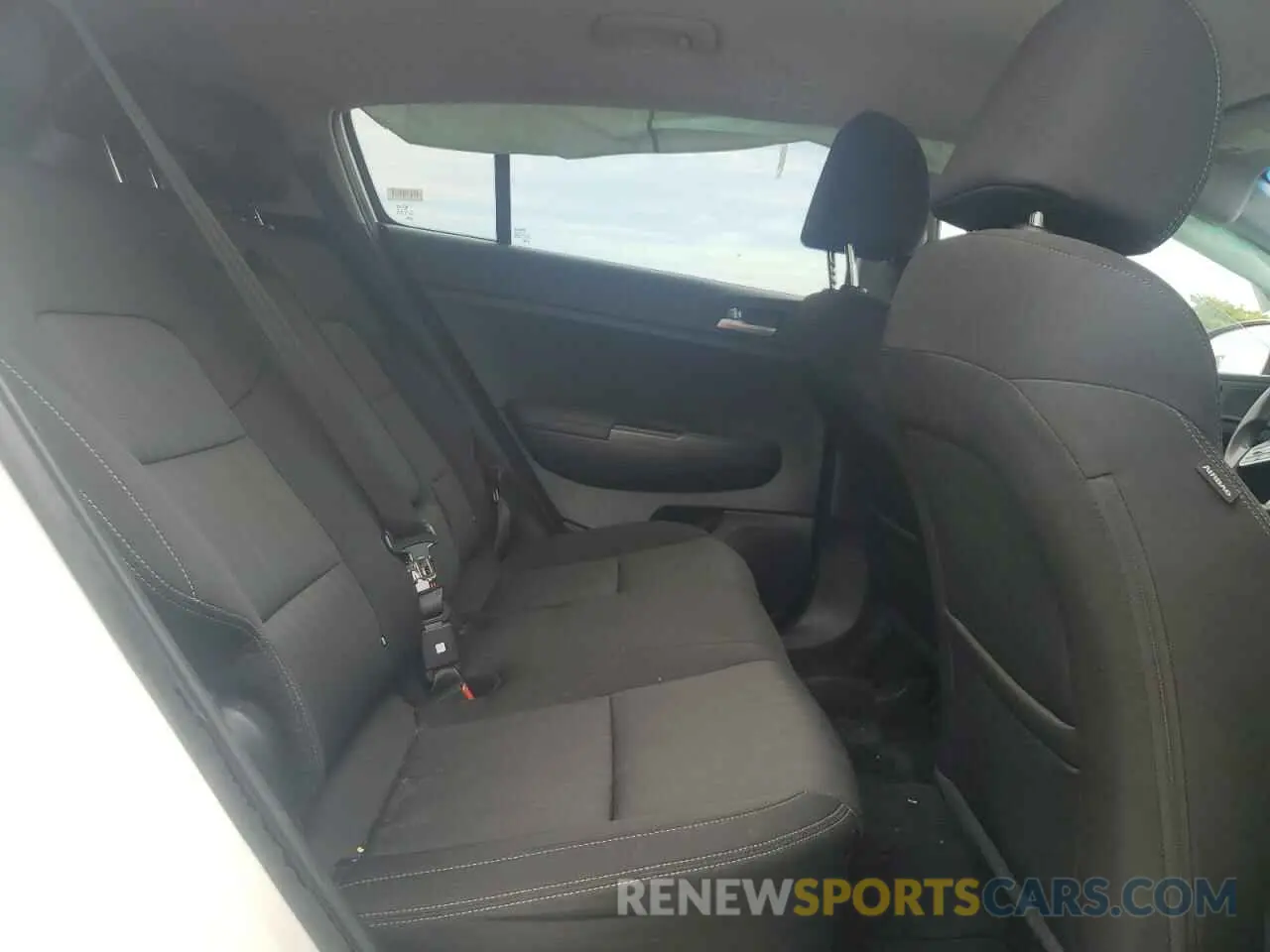 11 Photograph of a damaged car KNDPMCAC9M7941151 KIA SPORTAGE 2021
