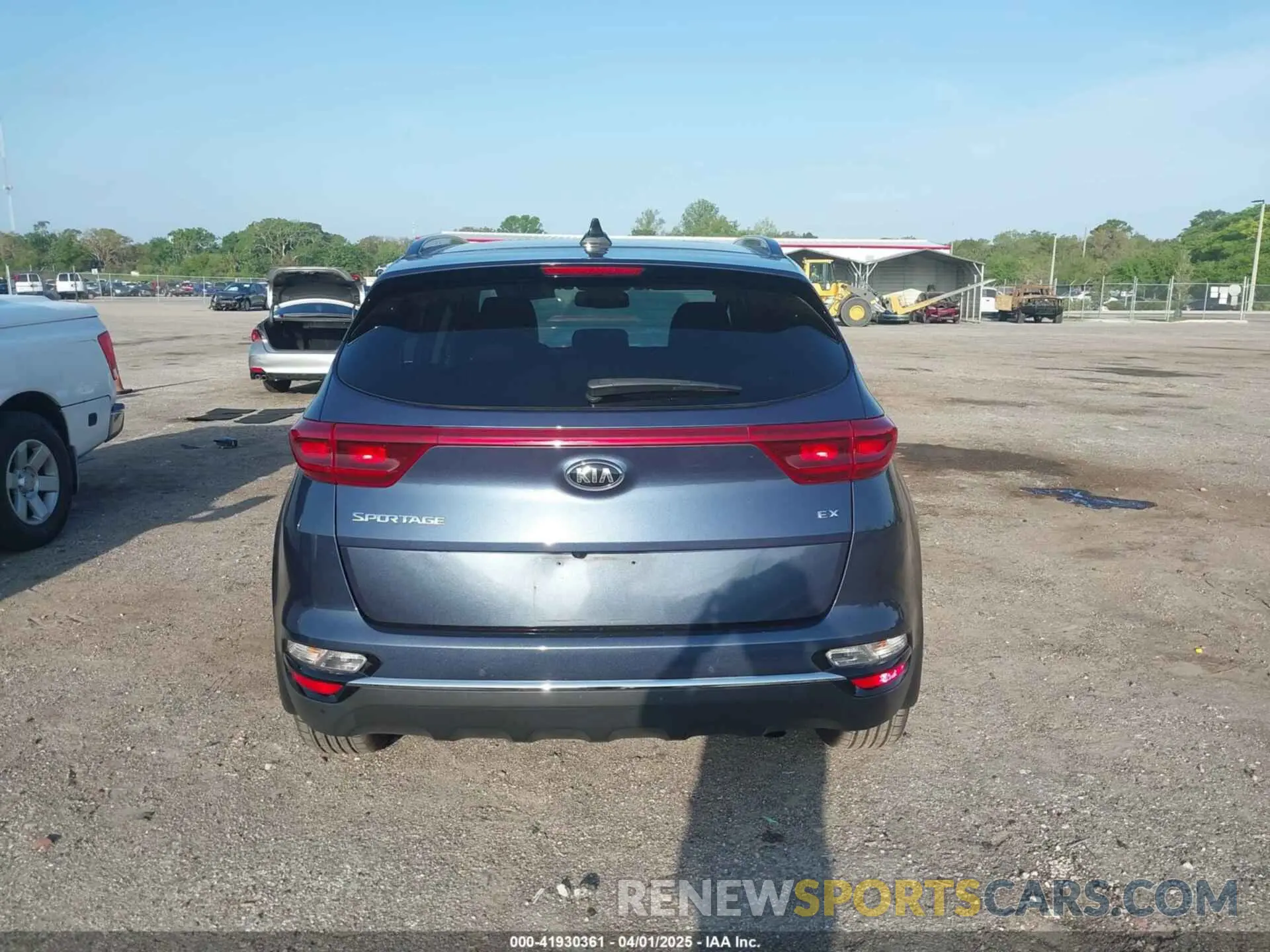 17 Photograph of a damaged car KNDPN3AC0M7876557 KIA SPORTAGE 2021