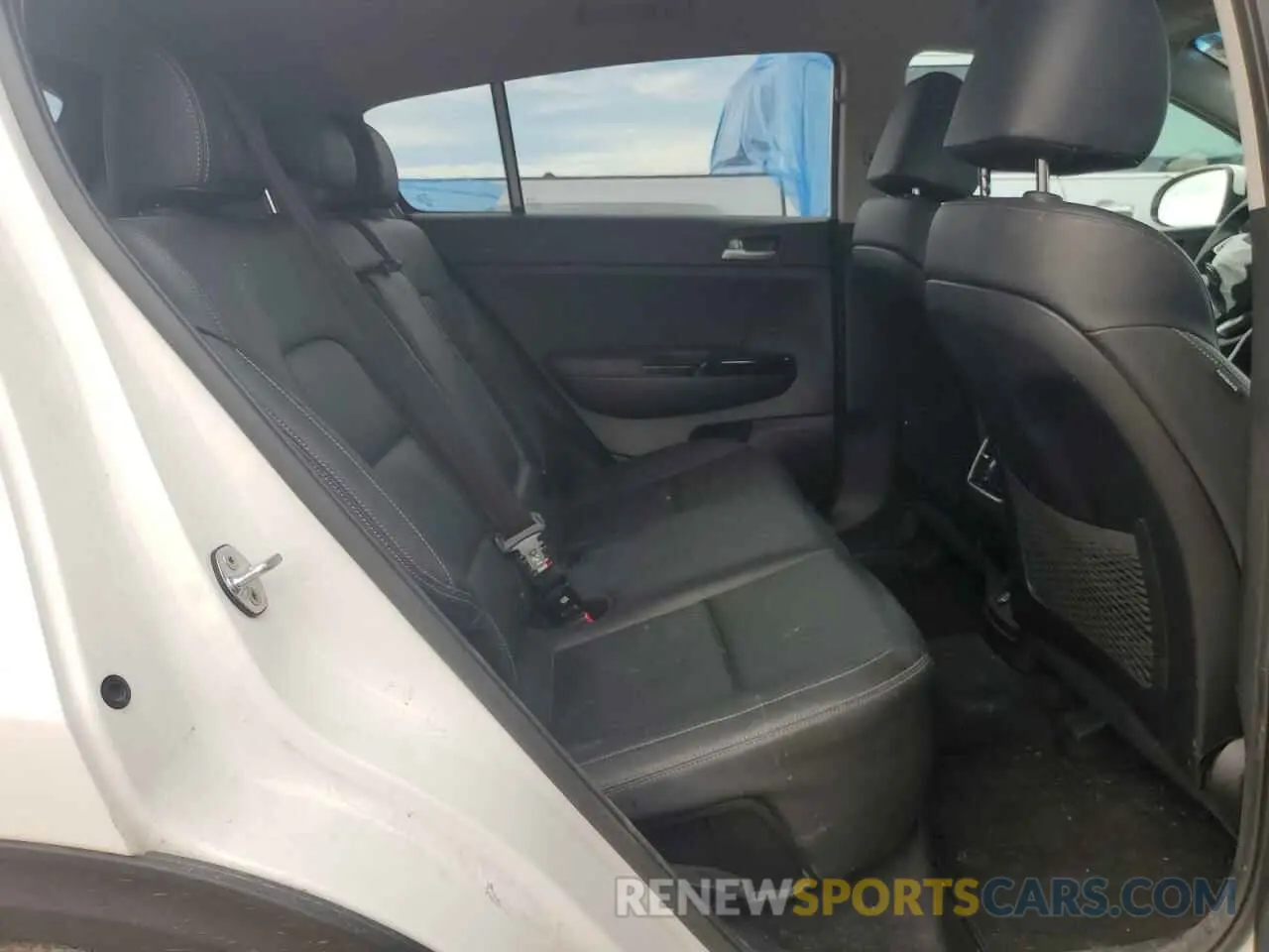 11 Photograph of a damaged car KNDPN3AC4M7860832 KIA SPORTAGE 2021
