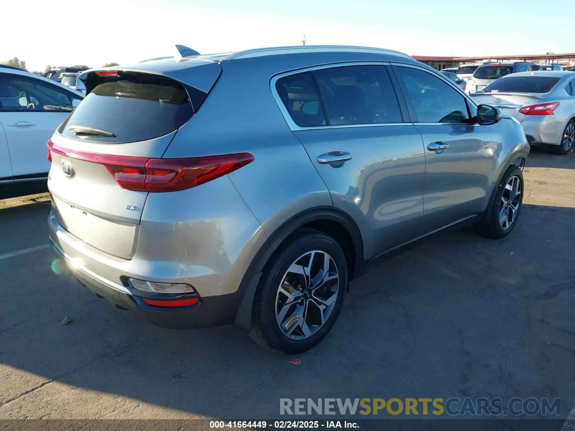 4 Photograph of a damaged car KNDPN3AC8M7887130 KIA SPORTAGE 2021