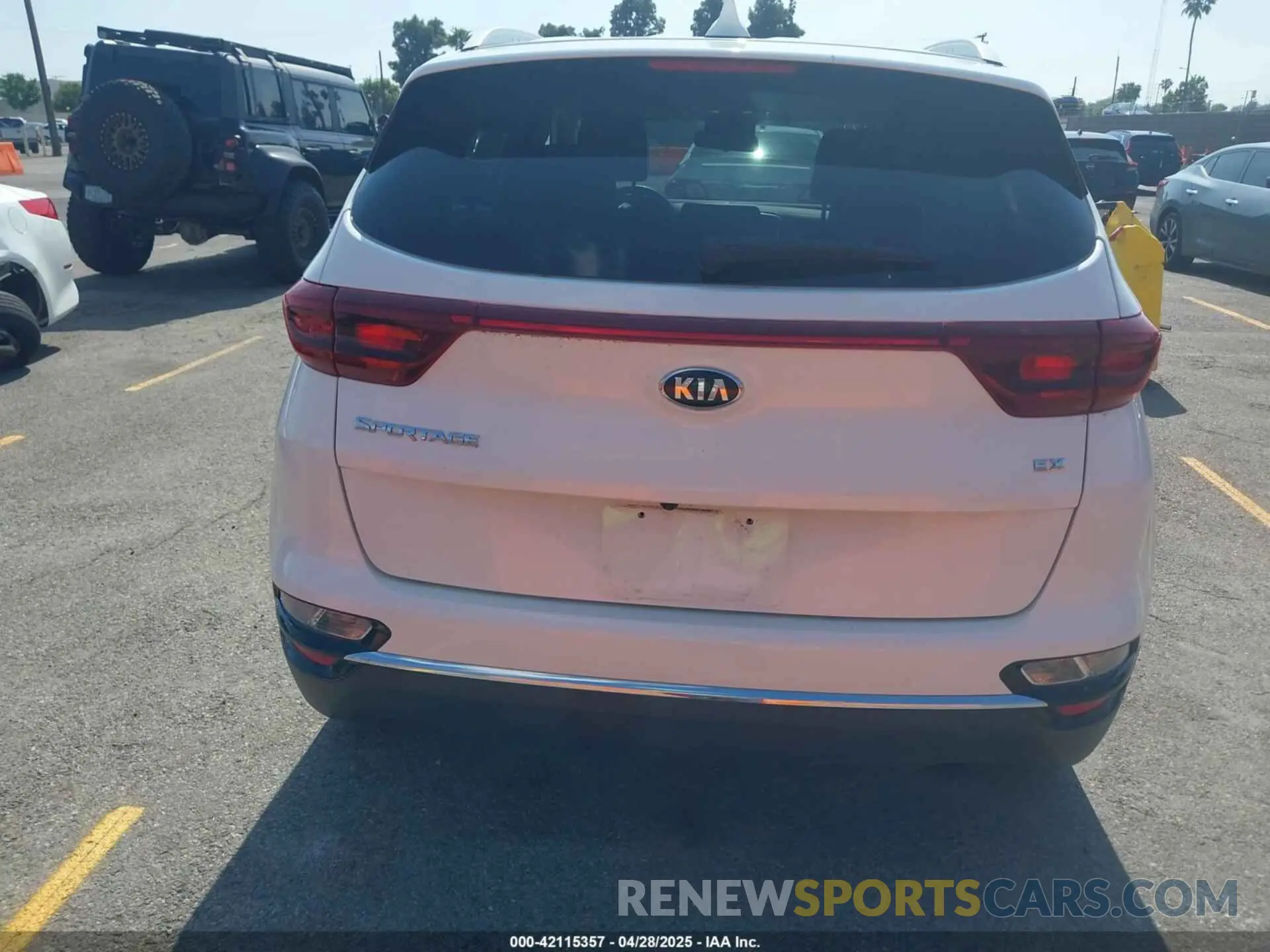 15 Photograph of a damaged car KNDPN3ACXM7936960 KIA SPORTAGE 2021