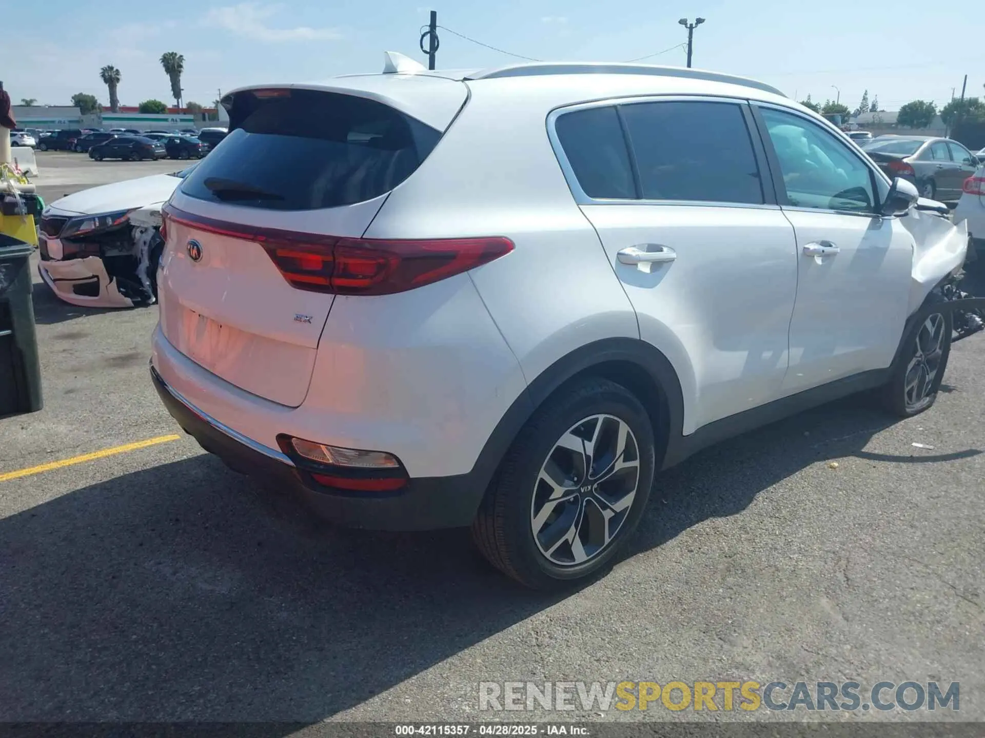 4 Photograph of a damaged car KNDPN3ACXM7936960 KIA SPORTAGE 2021