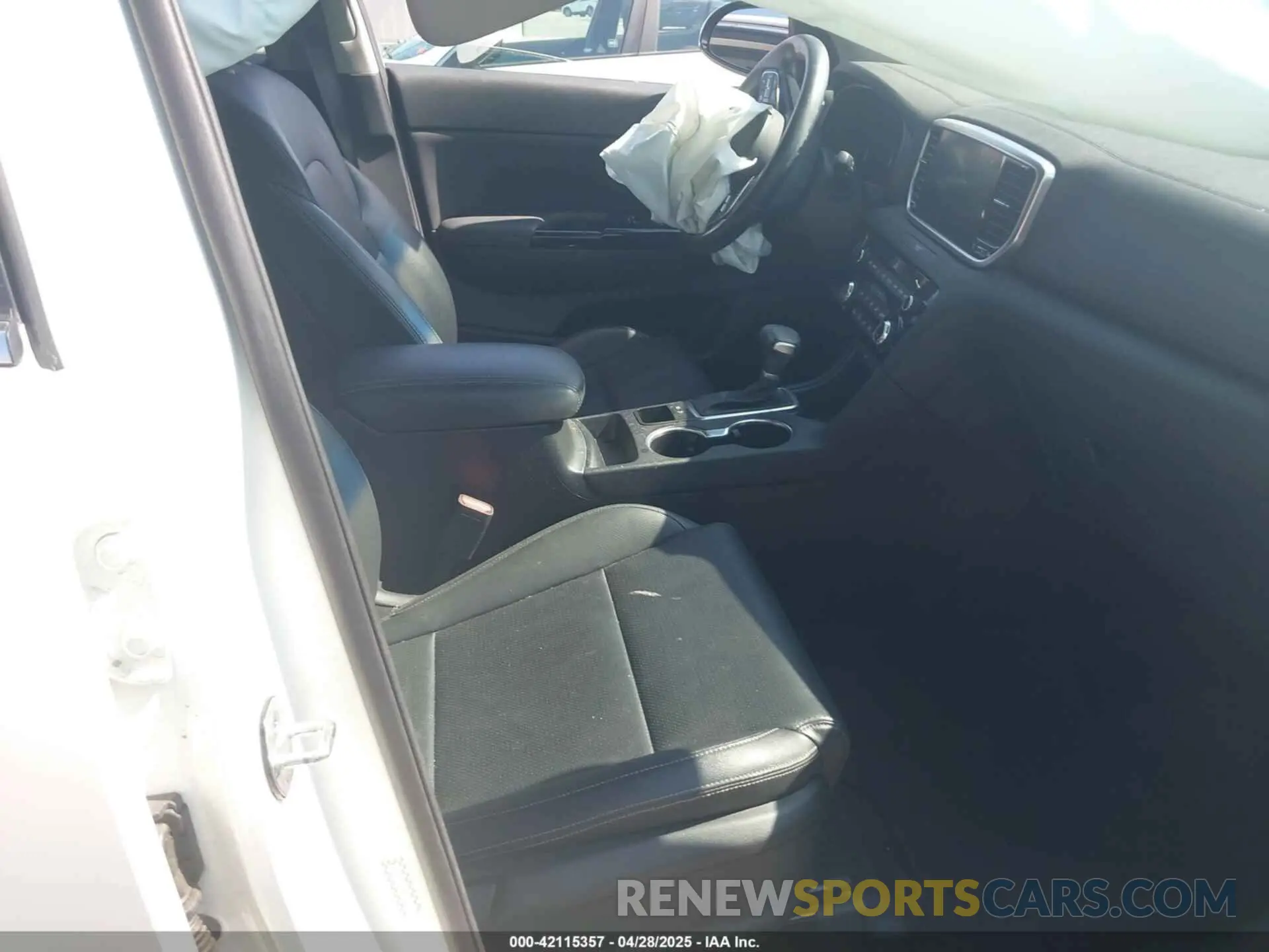 5 Photograph of a damaged car KNDPN3ACXM7936960 KIA SPORTAGE 2021