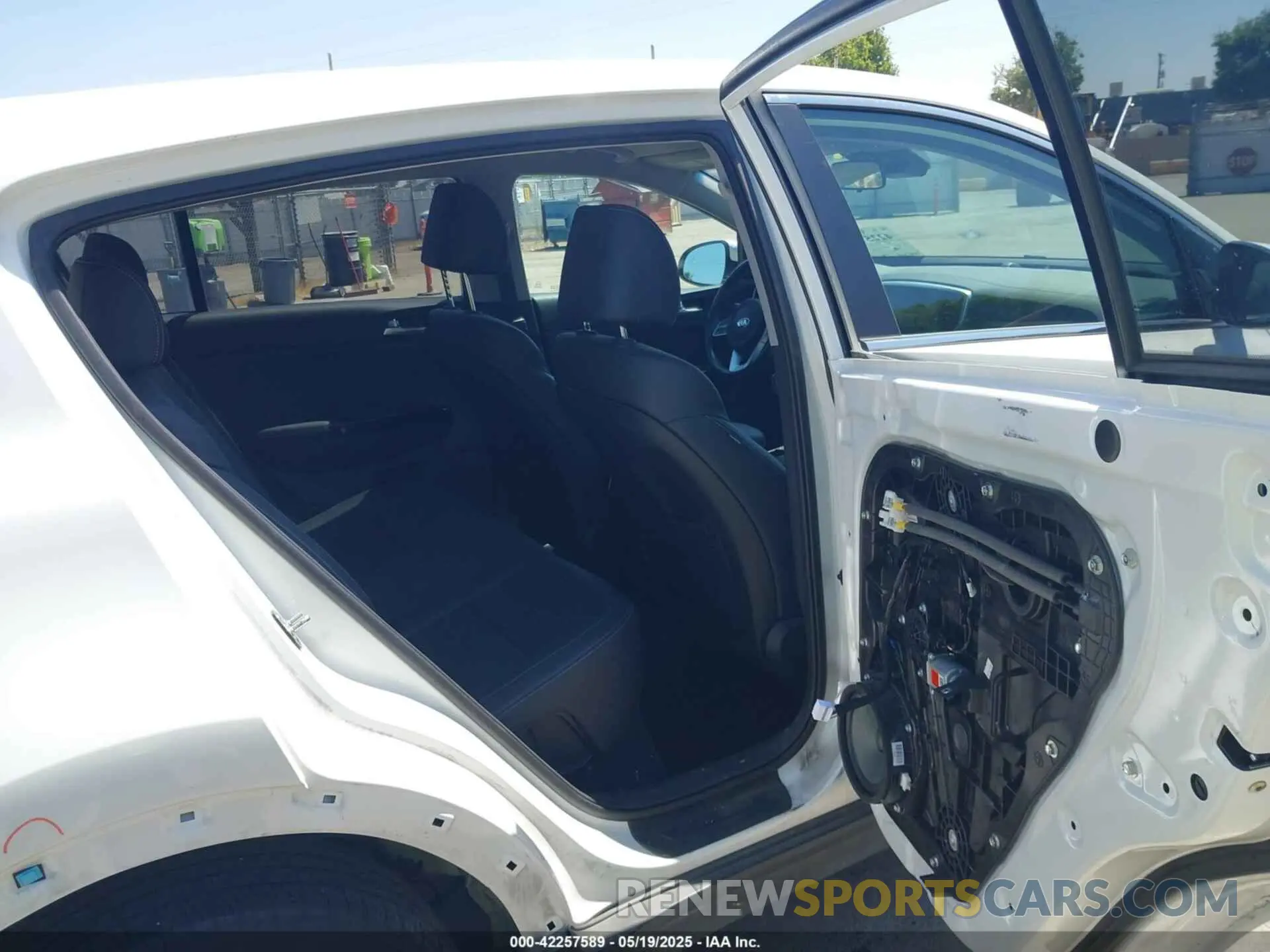 8 Photograph of a damaged car KNDPNCAC3M7886337 KIA SPORTAGE 2021