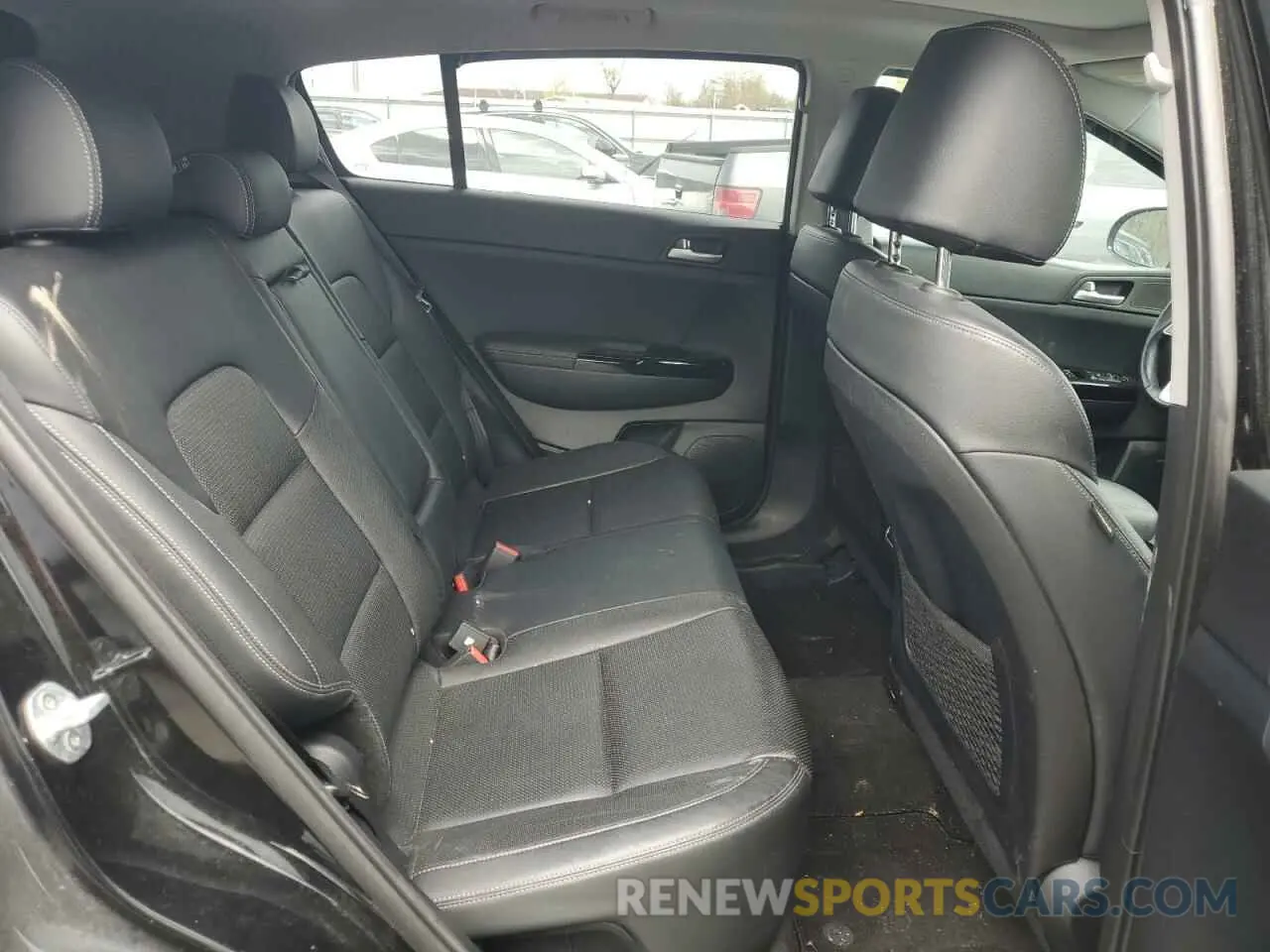 12 Photograph of a damaged car KNDPNCAC4M7918356 KIA SPORTAGE 2021