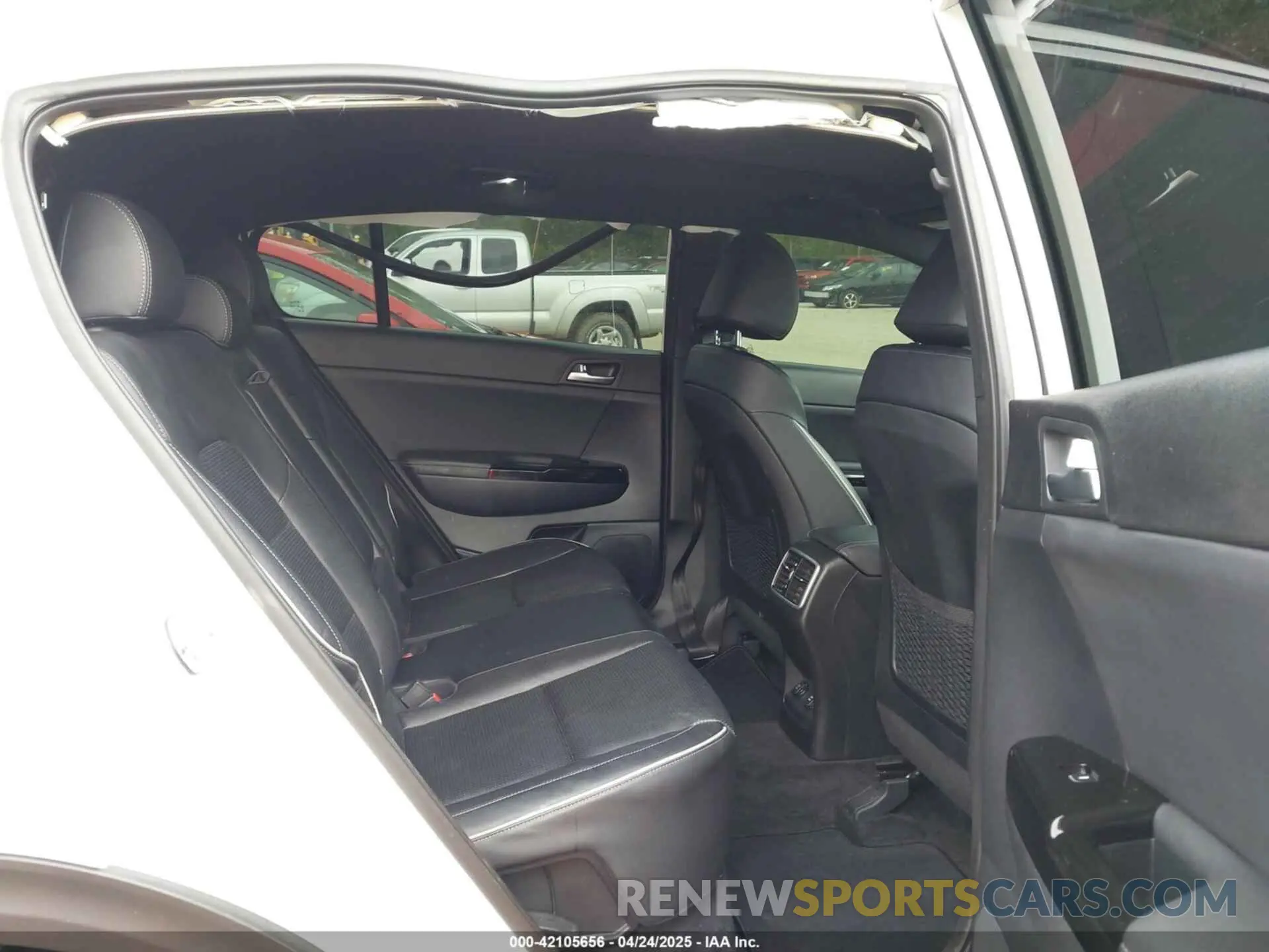8 Photograph of a damaged car KNDPRCA63M7878009 KIA SPORTAGE 2021
