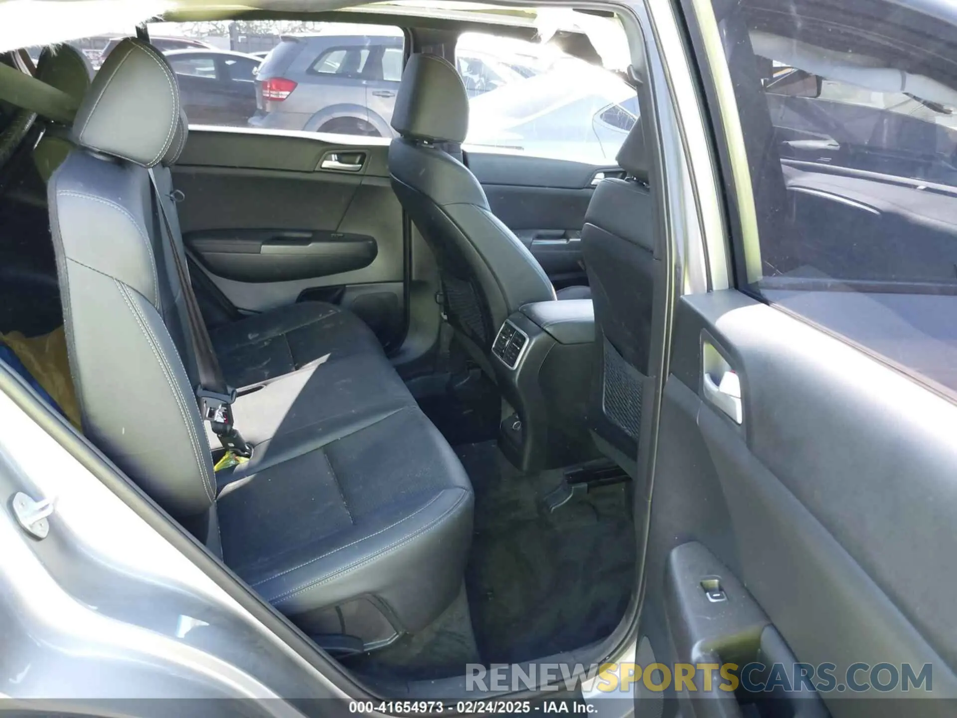 8 Photograph of a damaged car KNDP63AC4N7997333 KIA SPORTAGE 2022