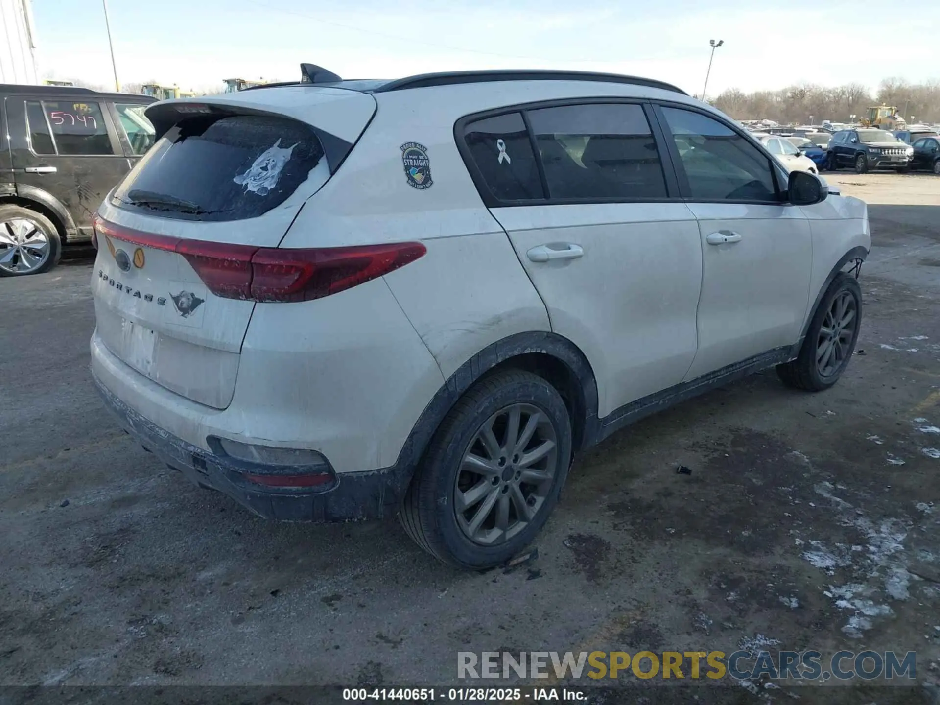 4 Photograph of a damaged car KNDP63AC7N7015648 KIA SPORTAGE 2022