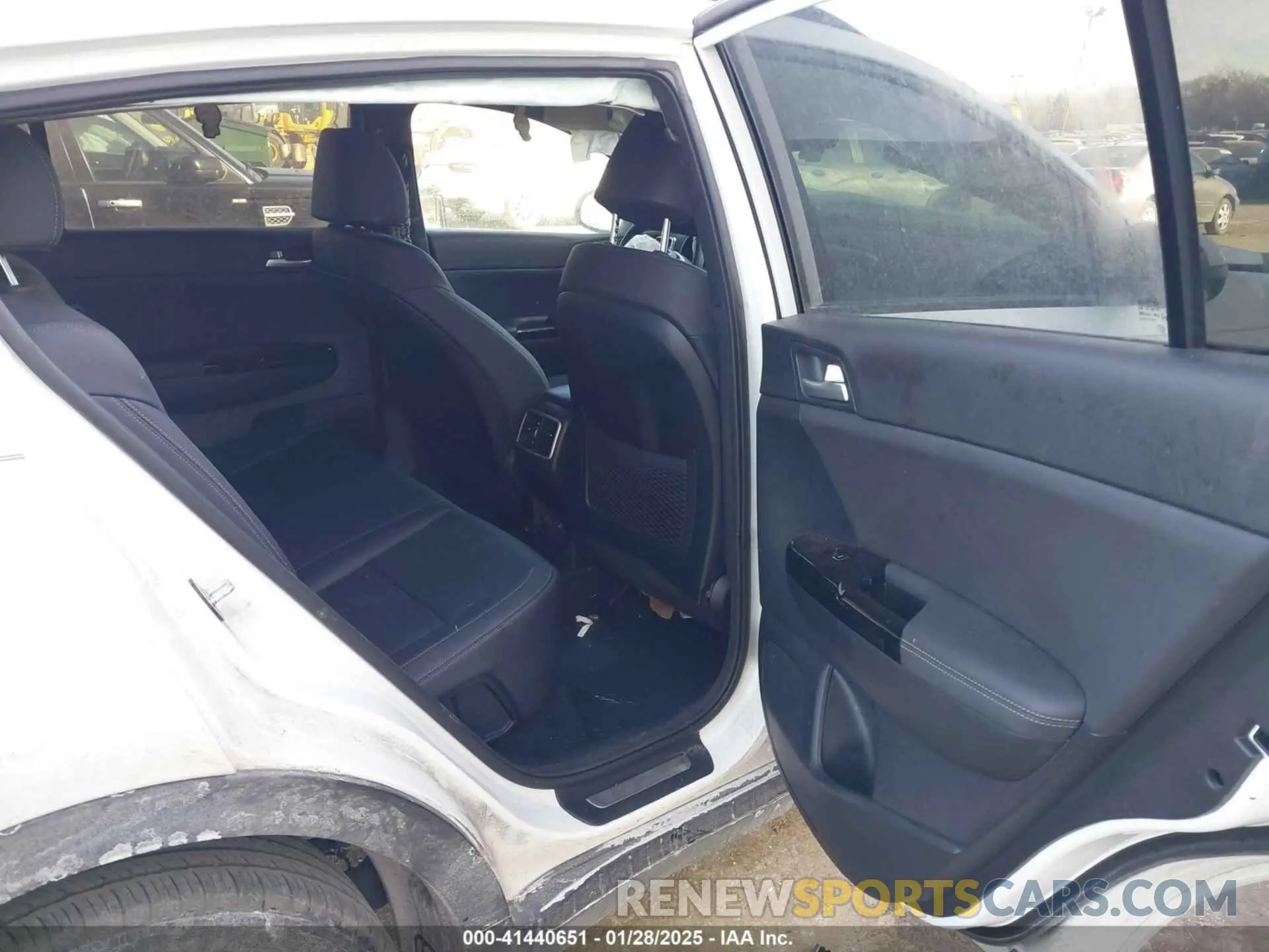 8 Photograph of a damaged car KNDP63AC7N7015648 KIA SPORTAGE 2022