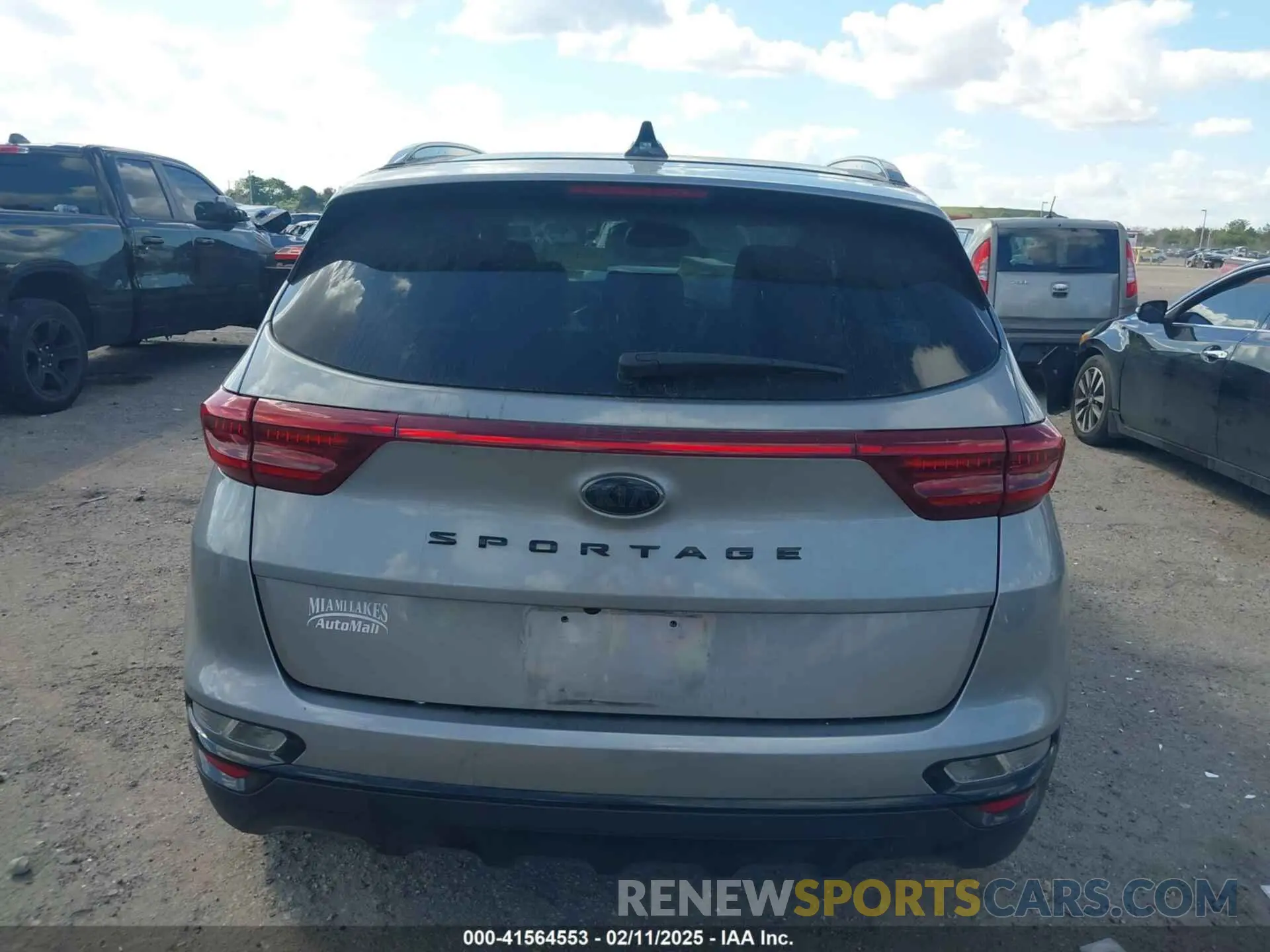 17 Photograph of a damaged car KNDP63AC7N7984723 KIA SPORTAGE 2022