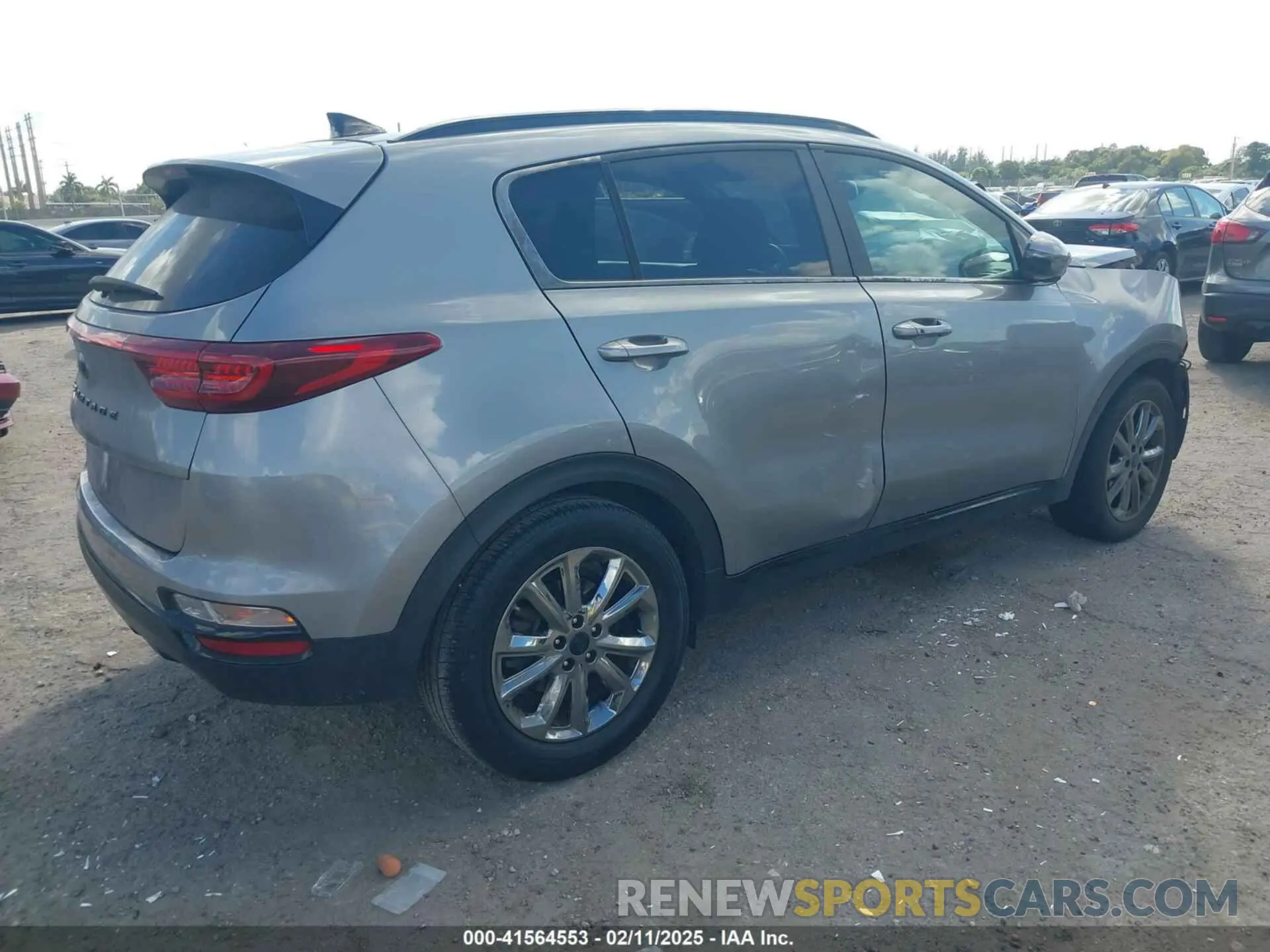 4 Photograph of a damaged car KNDP63AC7N7984723 KIA SPORTAGE 2022