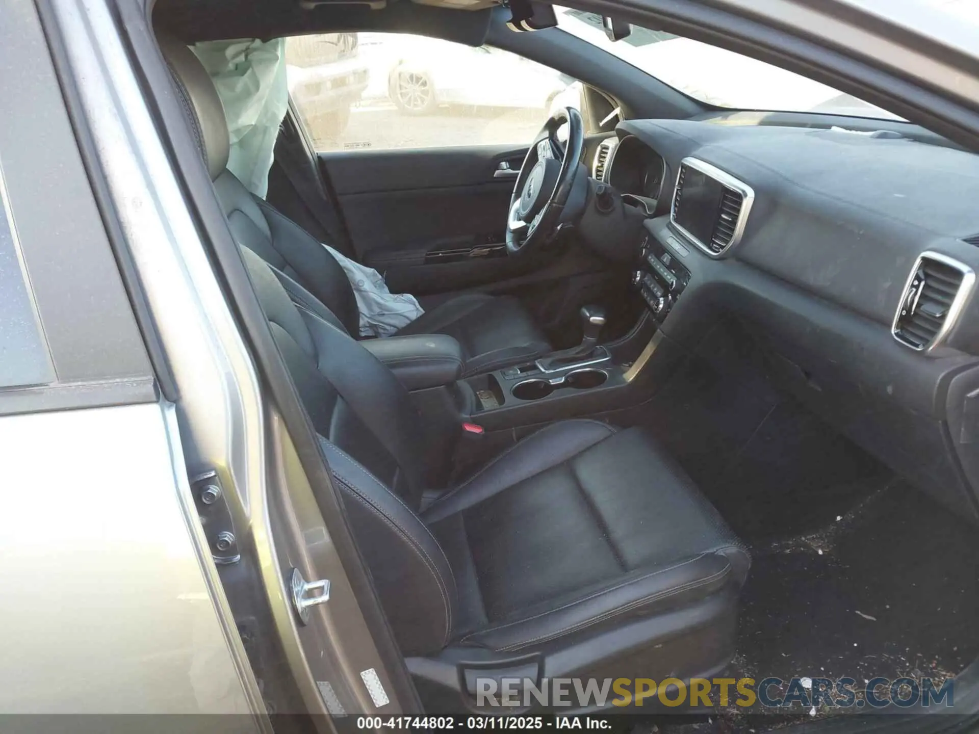 5 Photograph of a damaged car KNDP63ACXN7955555 KIA SPORTAGE 2022