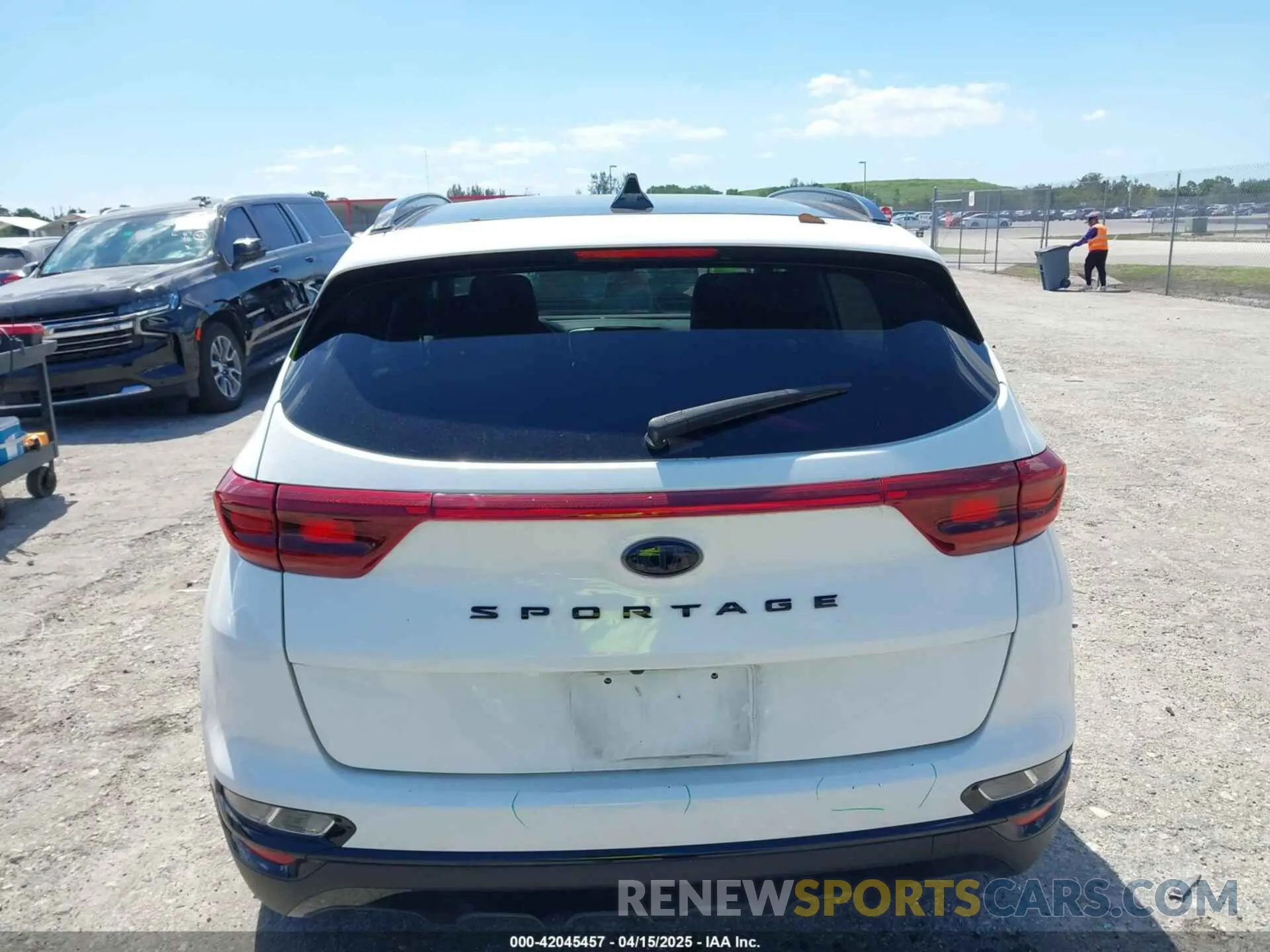 17 Photograph of a damaged car KNDP63ACXN7997871 KIA SPORTAGE 2022