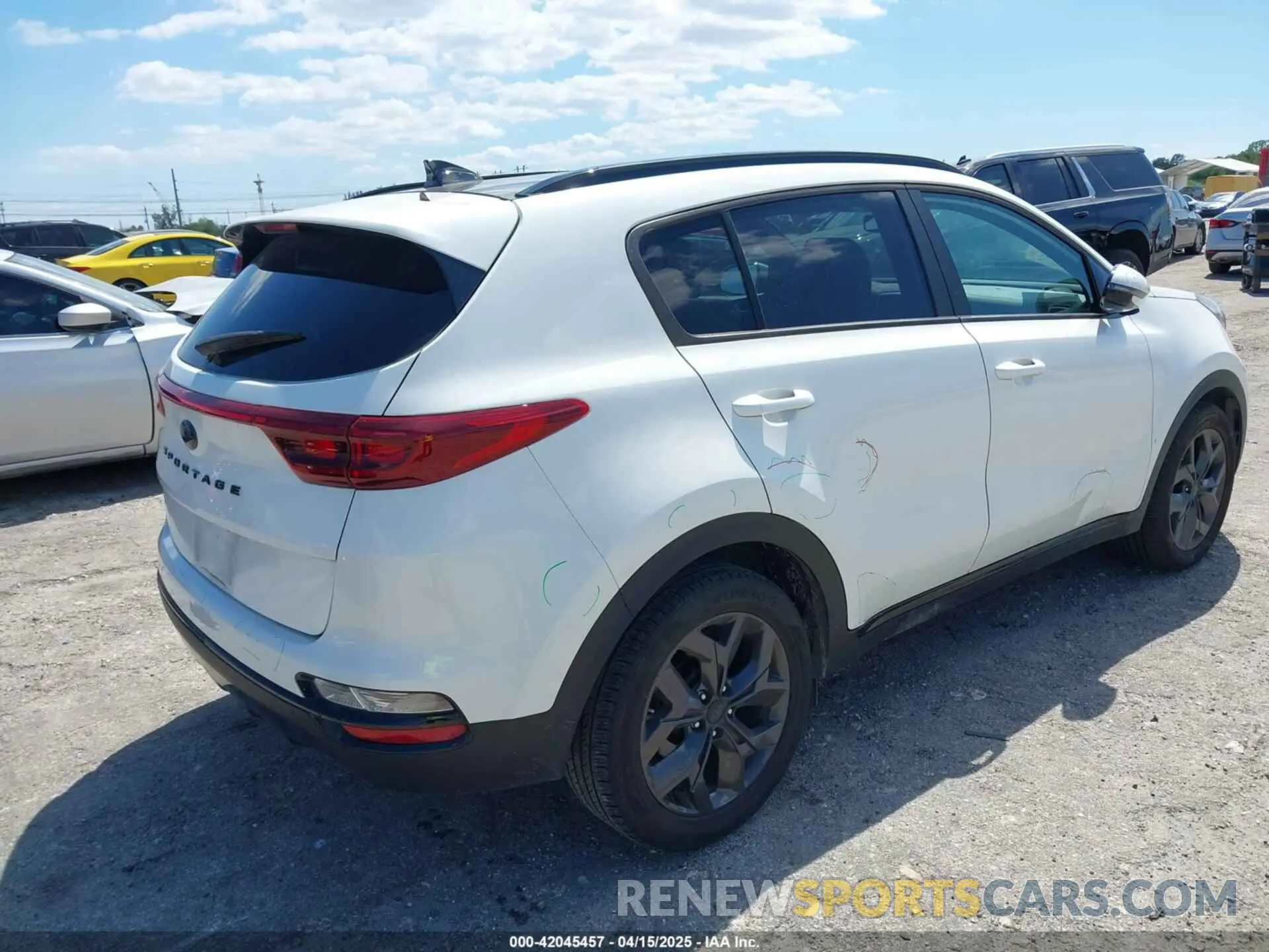 4 Photograph of a damaged car KNDP63ACXN7997871 KIA SPORTAGE 2022