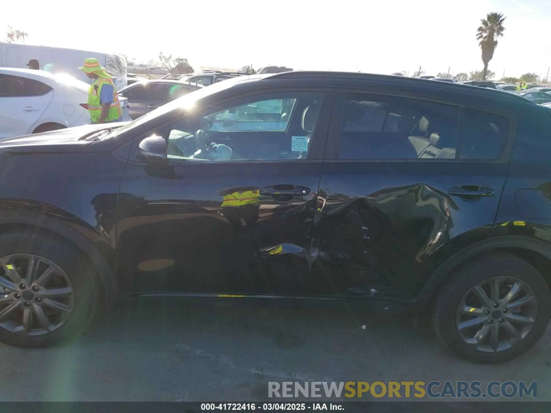 14 Photograph of a damaged car KNDP6CAC2N7026699 KIA SPORTAGE 2022