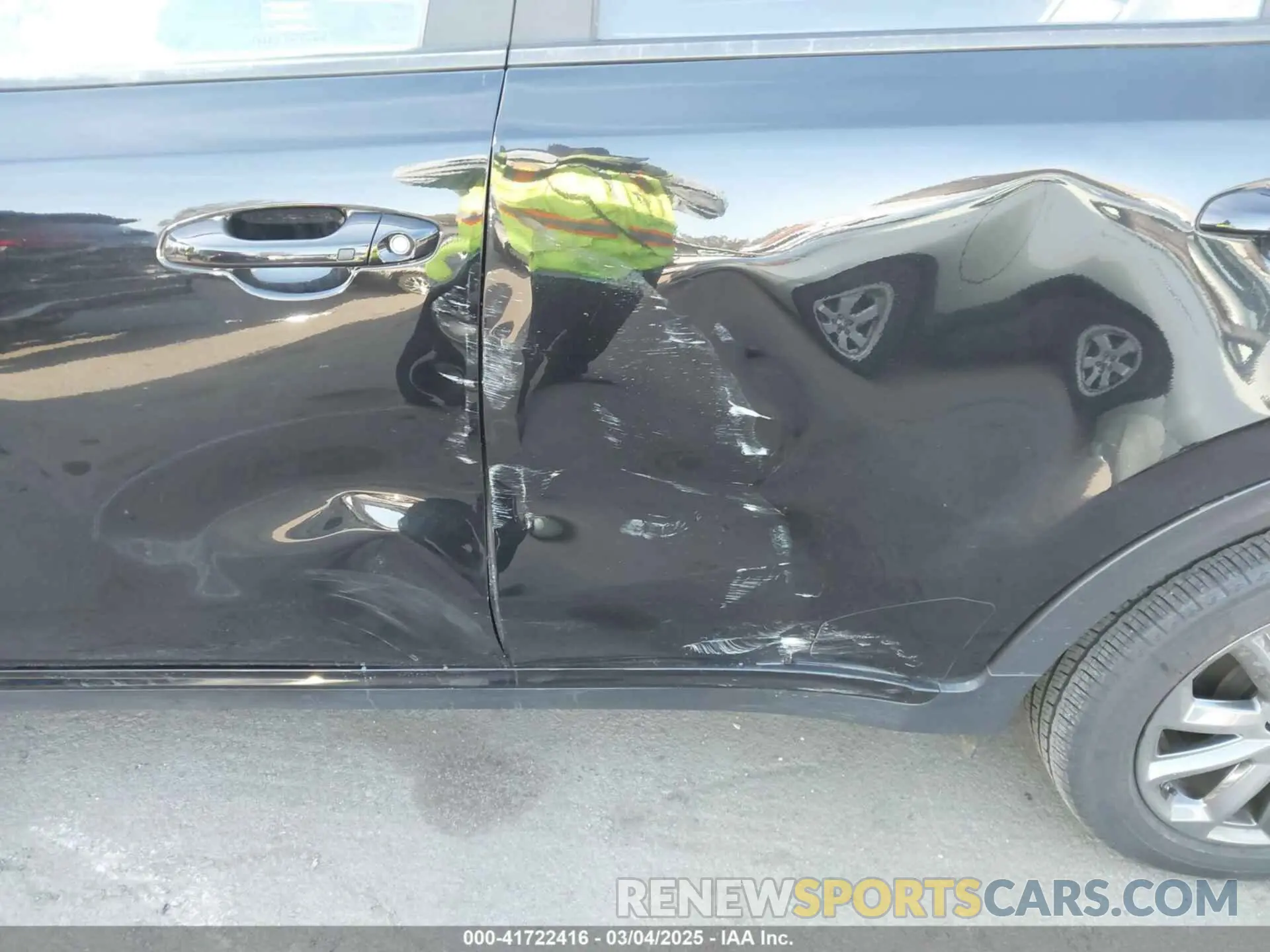 17 Photograph of a damaged car KNDP6CAC2N7026699 KIA SPORTAGE 2022