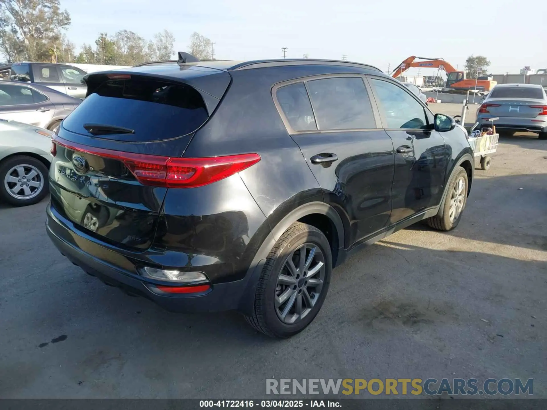 4 Photograph of a damaged car KNDP6CAC2N7026699 KIA SPORTAGE 2022
