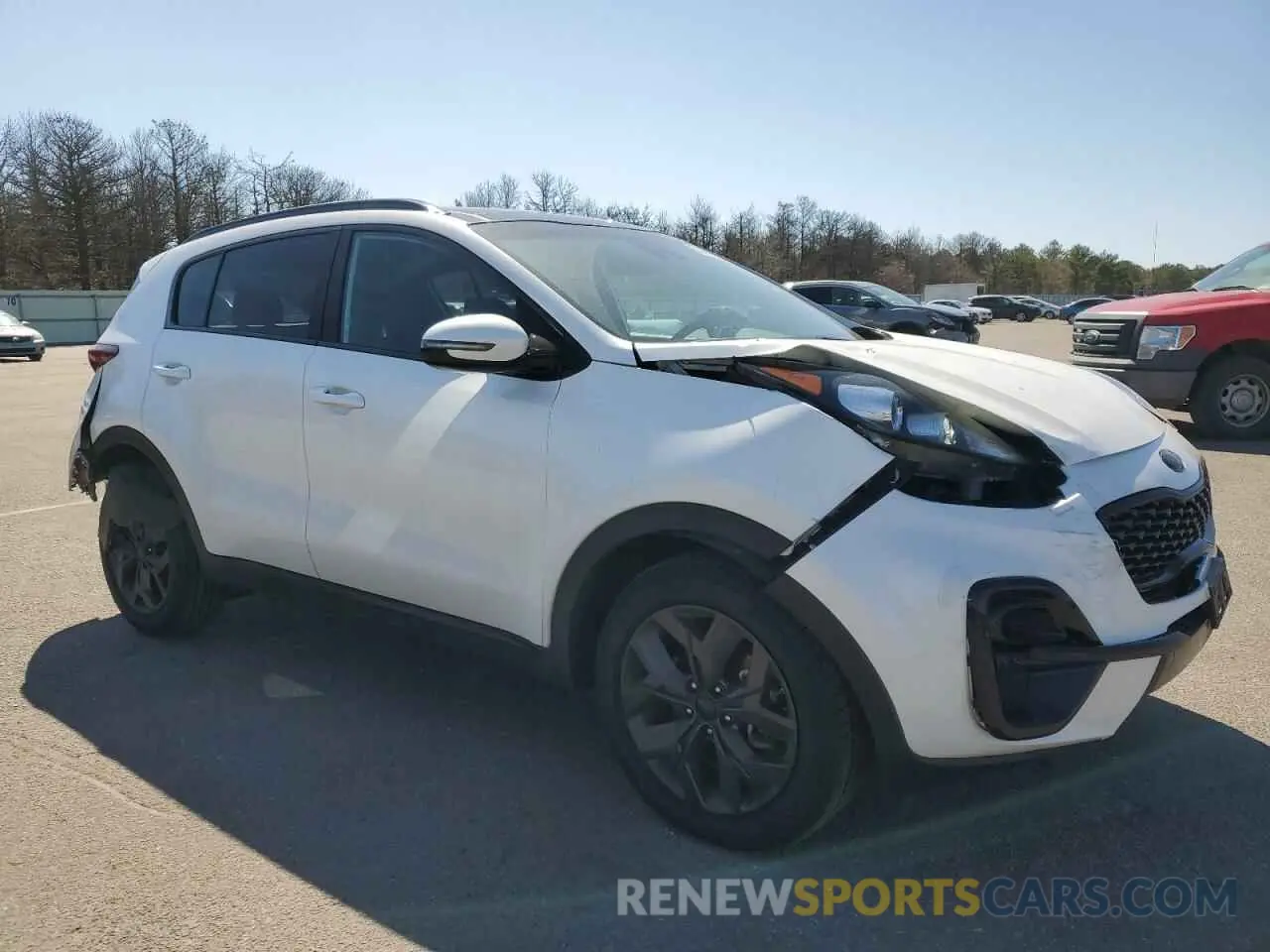 4 Photograph of a damaged car KNDP6CAC2N7975279 KIA SPORTAGE 2022