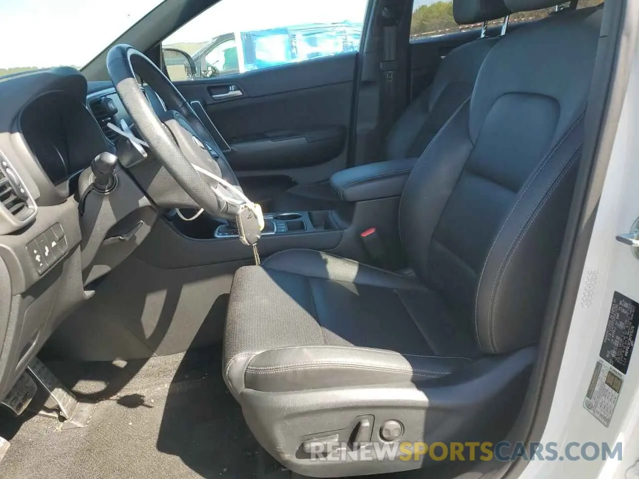 7 Photograph of a damaged car KNDP6CAC2N7975279 KIA SPORTAGE 2022
