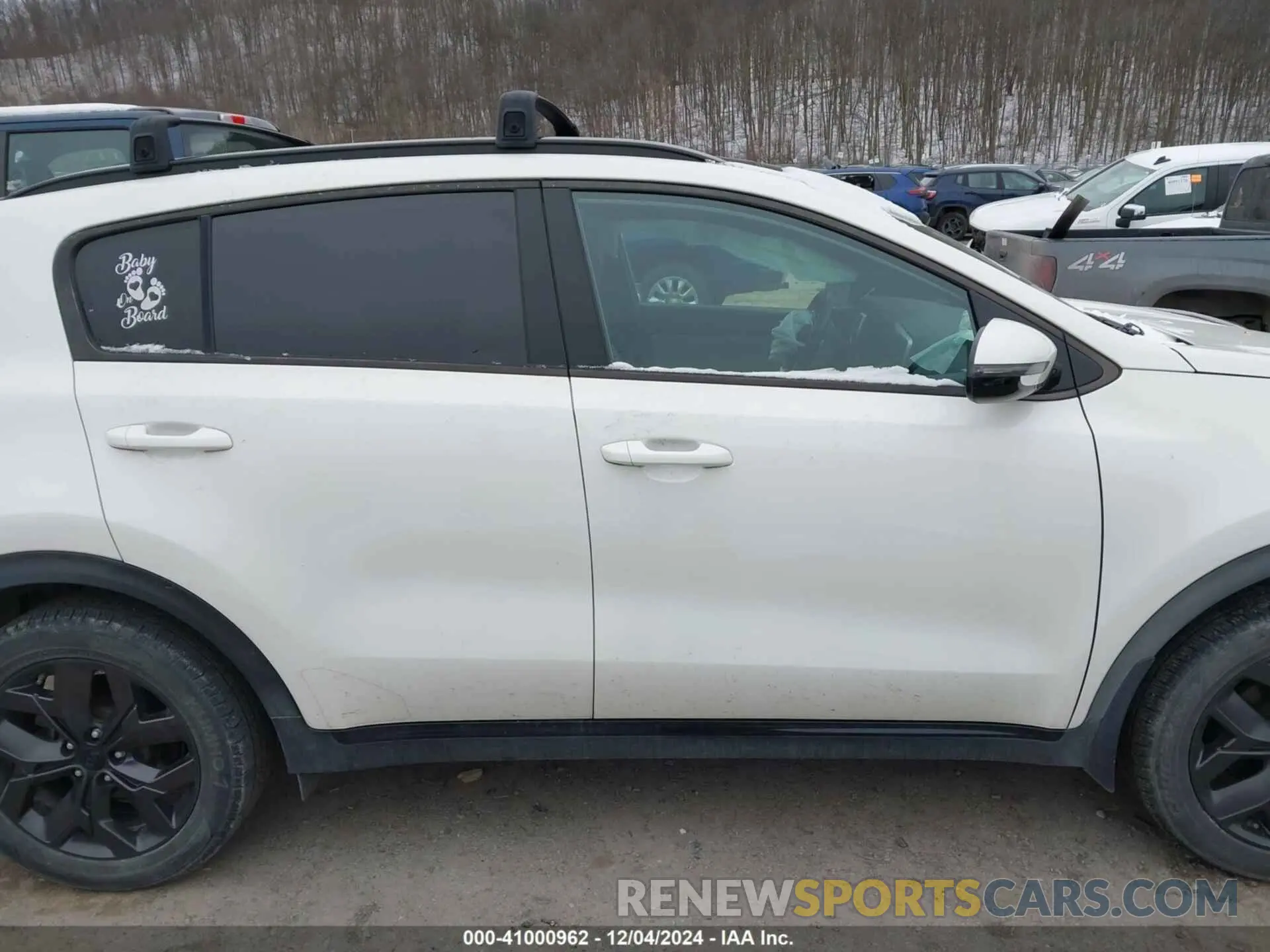 14 Photograph of a damaged car KNDP6CAC4N7016577 KIA SPORTAGE 2022