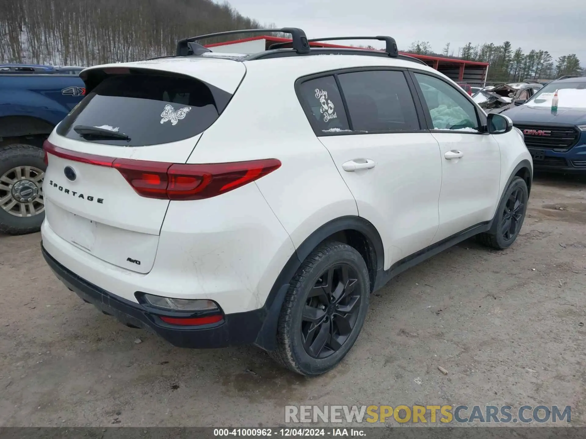 4 Photograph of a damaged car KNDP6CAC4N7016577 KIA SPORTAGE 2022
