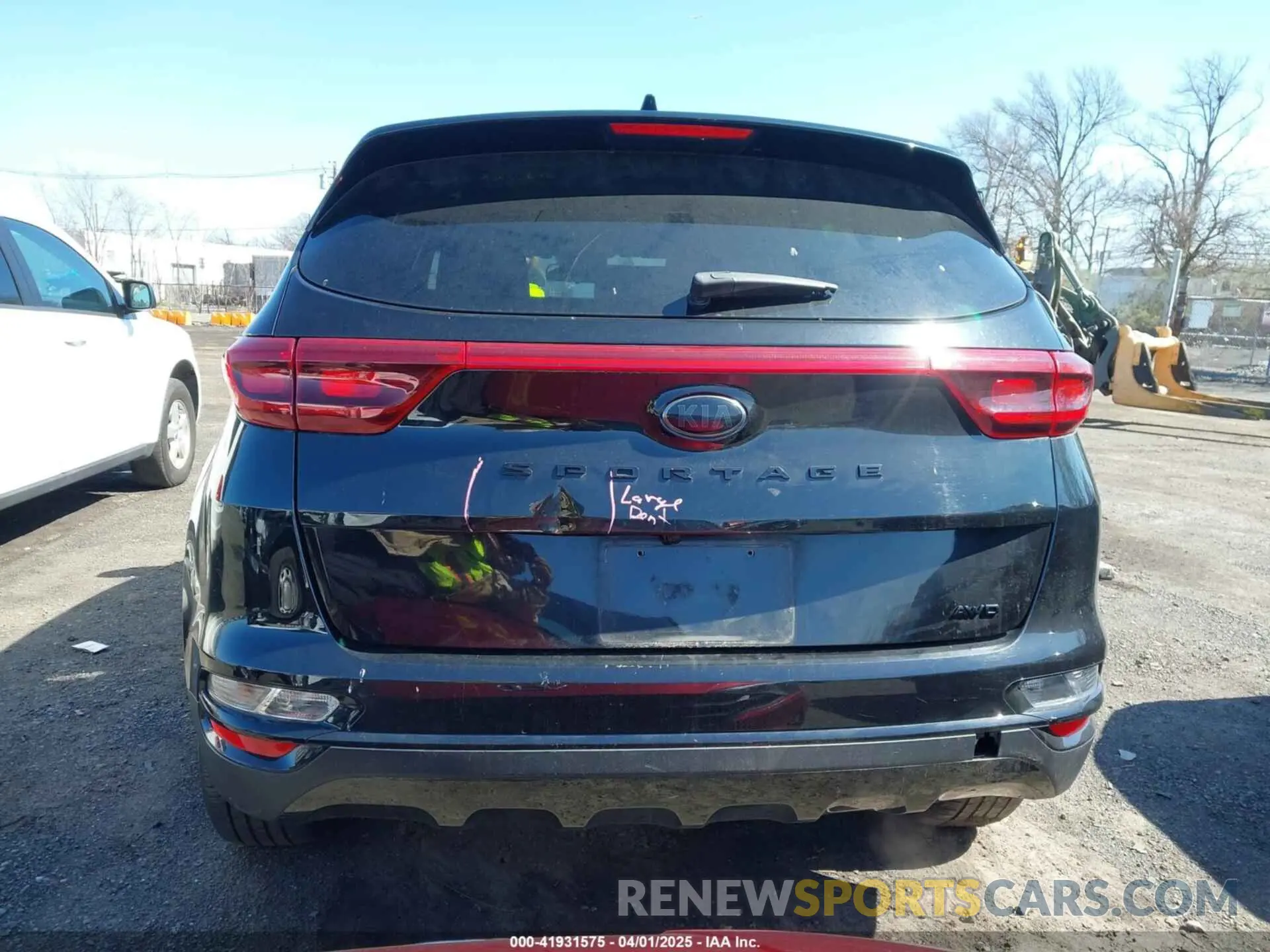 17 Photograph of a damaged car KNDP6CAC5N7963174 KIA SPORTAGE 2022