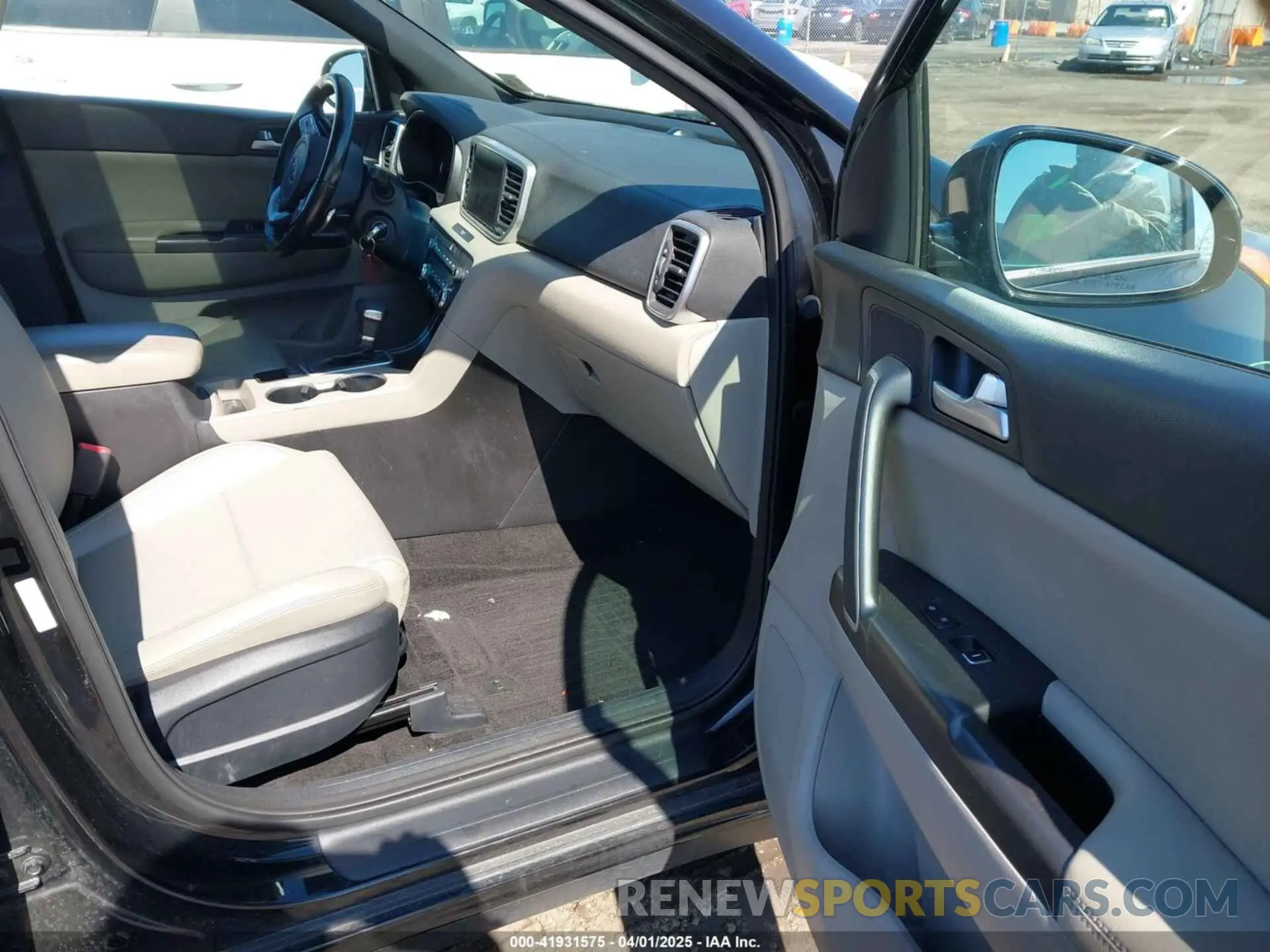 5 Photograph of a damaged car KNDP6CAC5N7963174 KIA SPORTAGE 2022