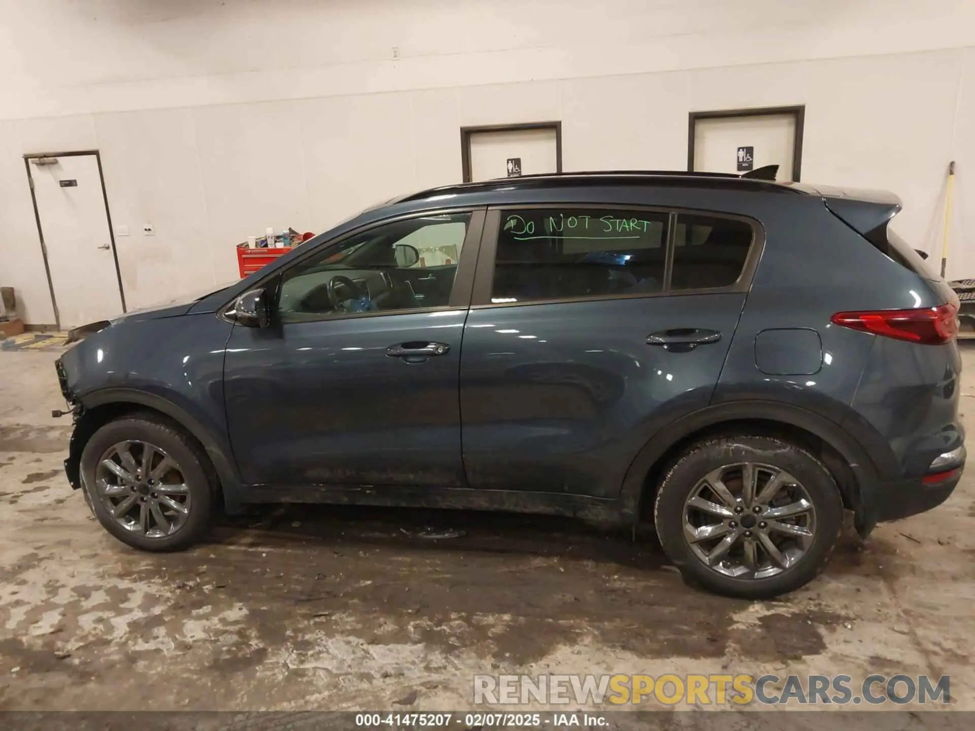 14 Photograph of a damaged car KNDP6CAC6N7997754 KIA SPORTAGE 2022