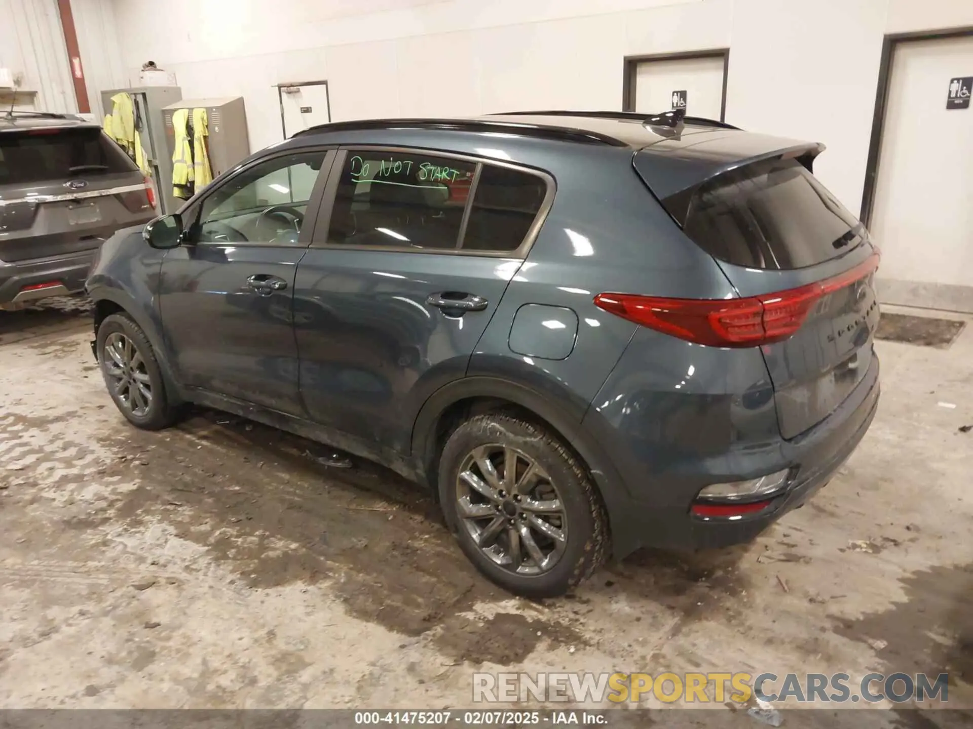 3 Photograph of a damaged car KNDP6CAC6N7997754 KIA SPORTAGE 2022