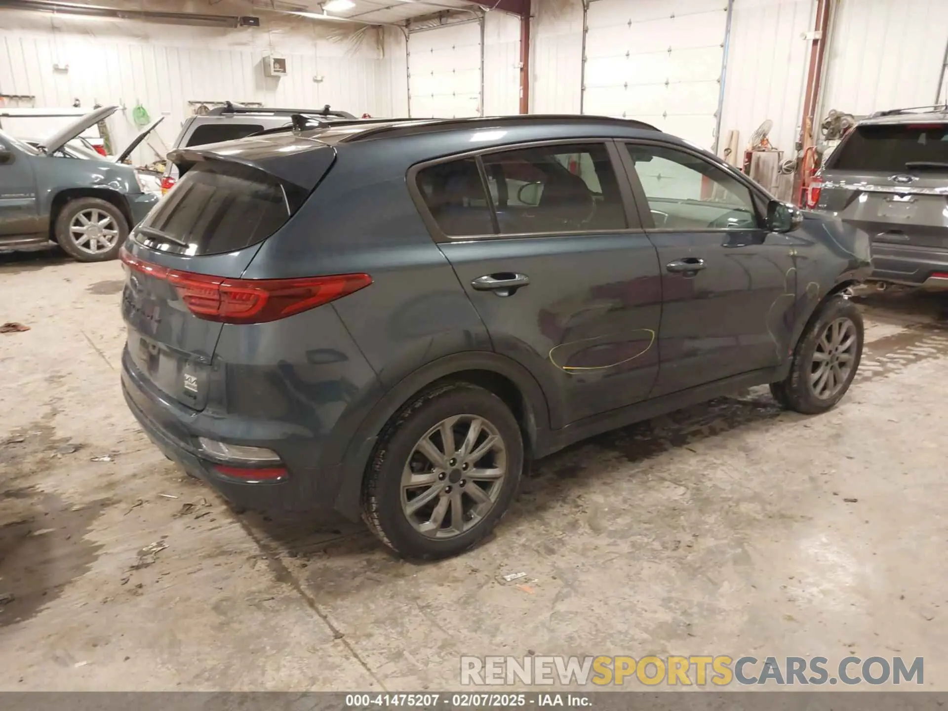 4 Photograph of a damaged car KNDP6CAC6N7997754 KIA SPORTAGE 2022