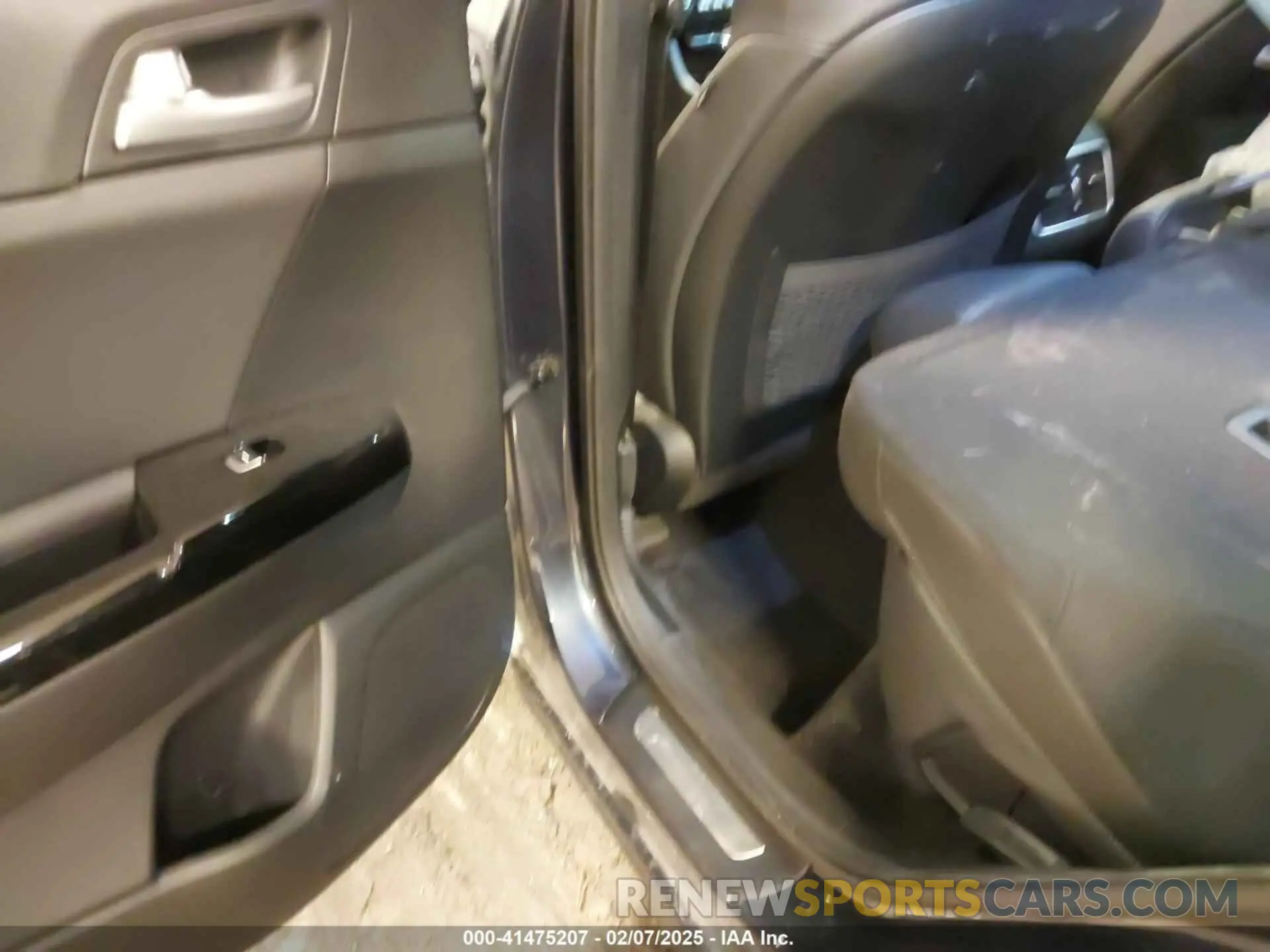 8 Photograph of a damaged car KNDP6CAC6N7997754 KIA SPORTAGE 2022