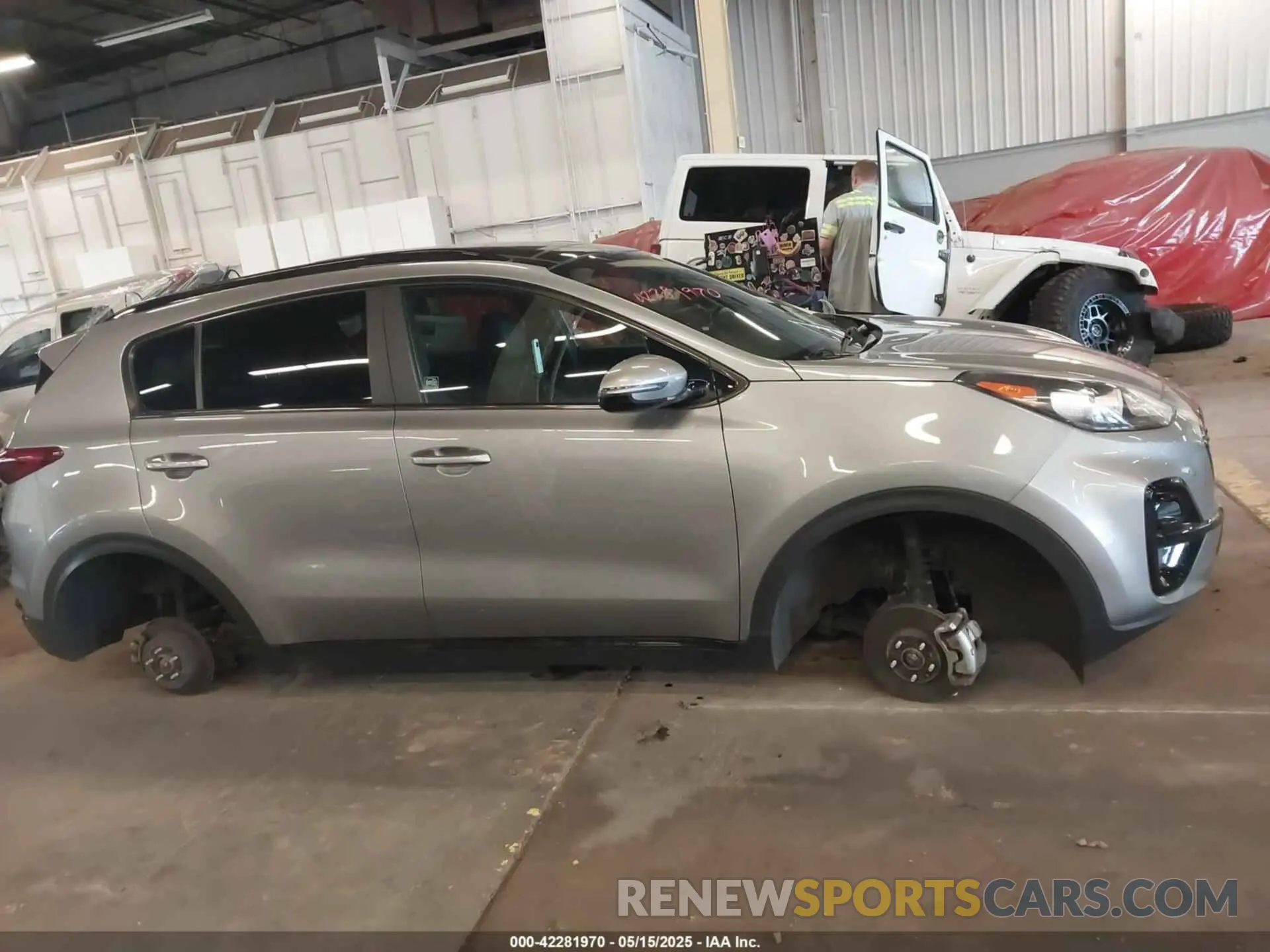 12 Photograph of a damaged car KNDP6CAC8N7017781 KIA SPORTAGE 2022