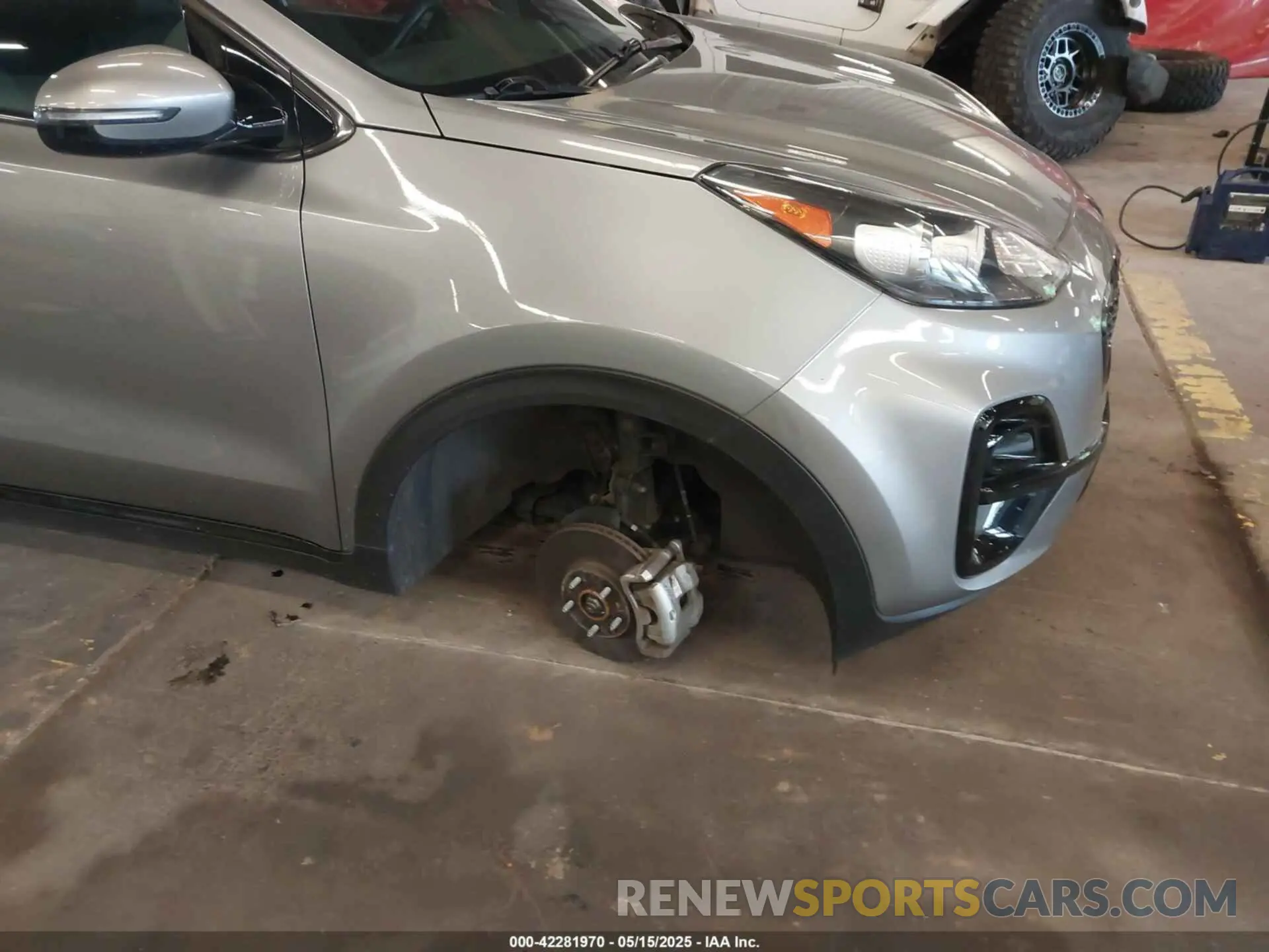 17 Photograph of a damaged car KNDP6CAC8N7017781 KIA SPORTAGE 2022