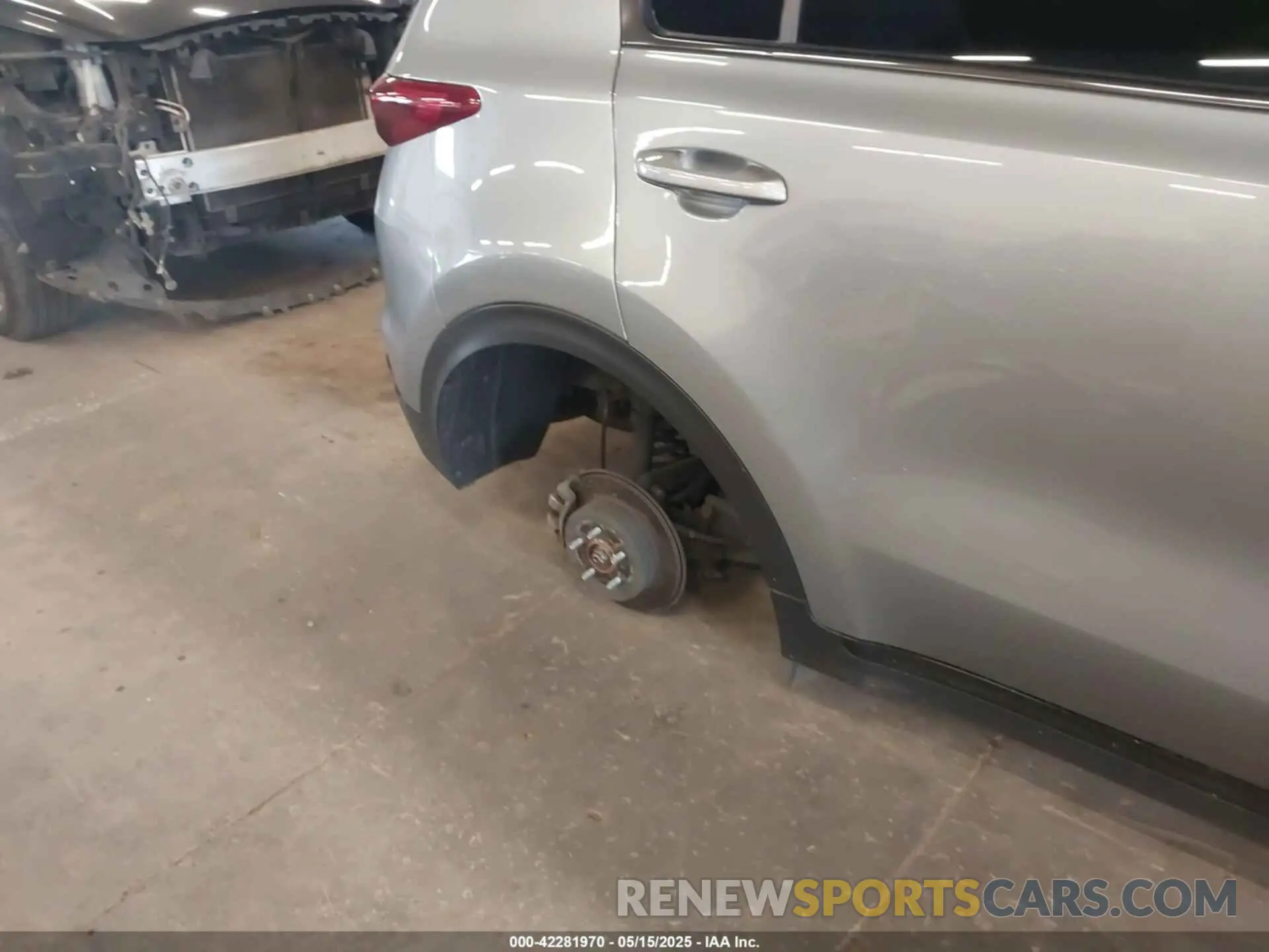 18 Photograph of a damaged car KNDP6CAC8N7017781 KIA SPORTAGE 2022