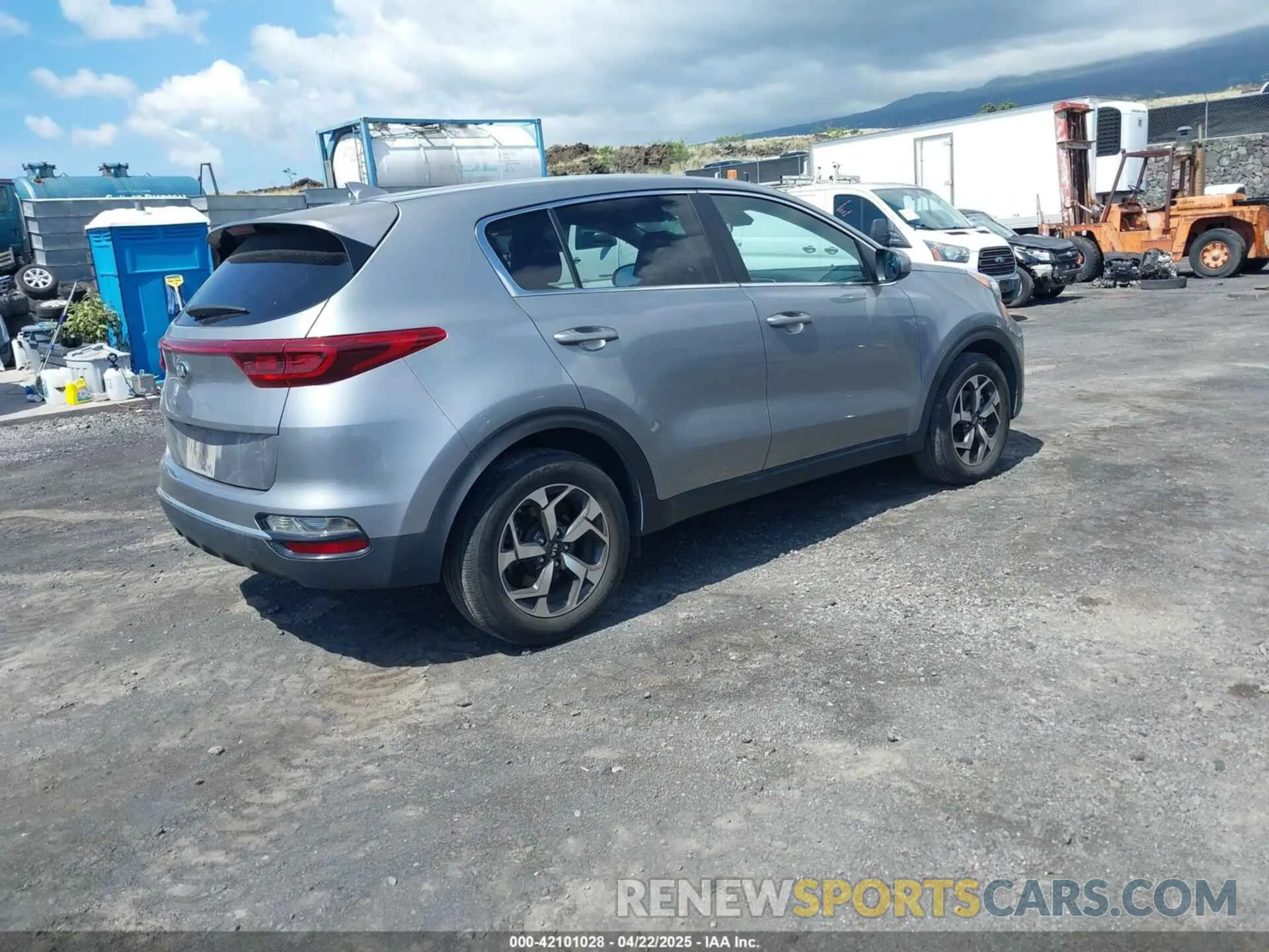4 Photograph of a damaged car KNDPM3AC0N7993396 KIA SPORTAGE 2022