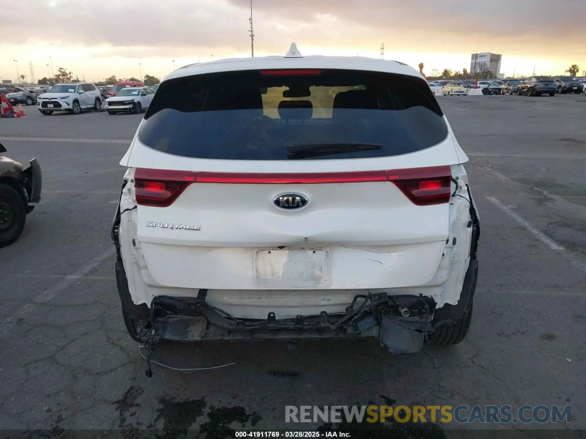 17 Photograph of a damaged car KNDPM3AC1N7001251 KIA SPORTAGE 2022
