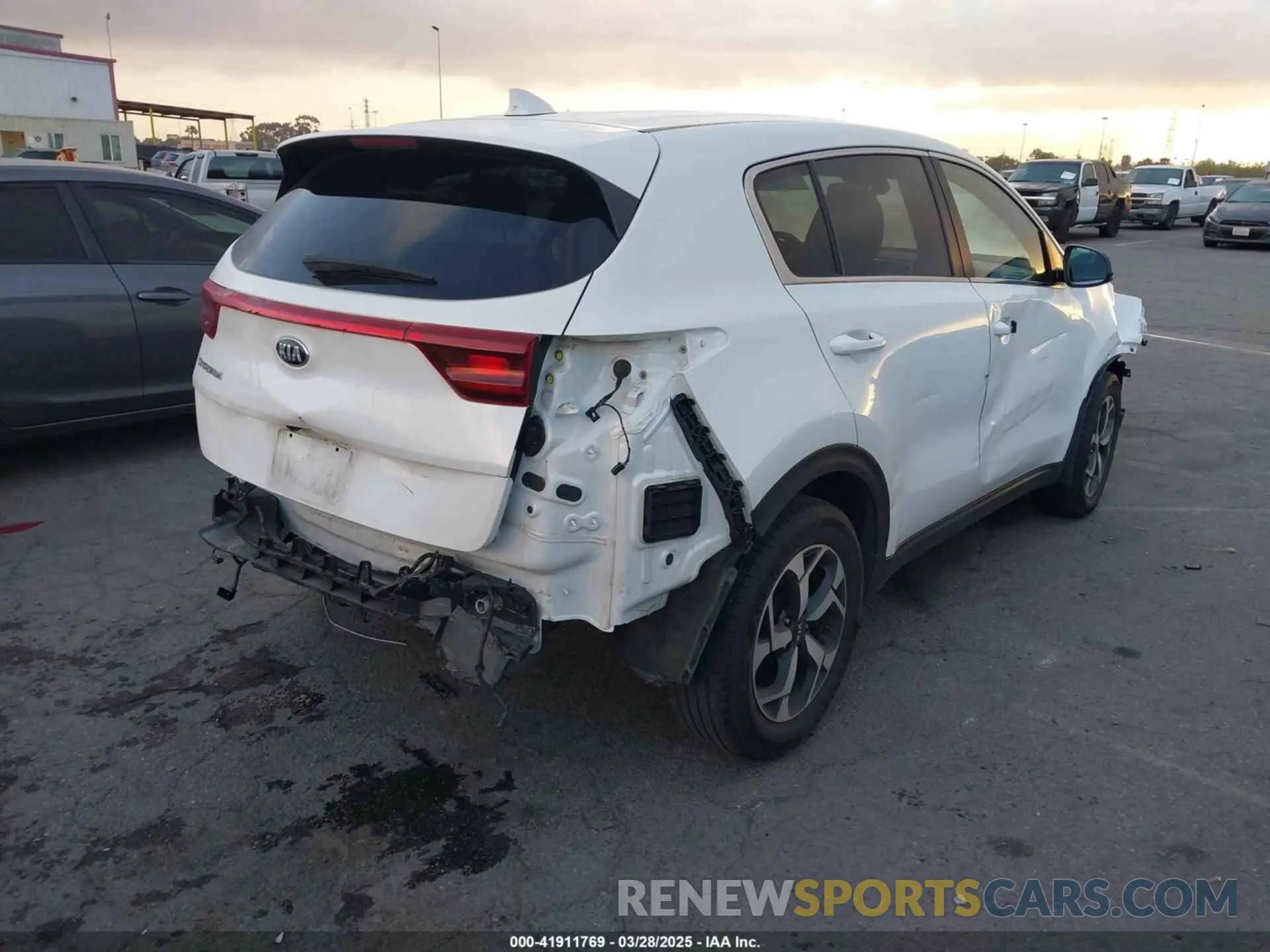 4 Photograph of a damaged car KNDPM3AC1N7001251 KIA SPORTAGE 2022