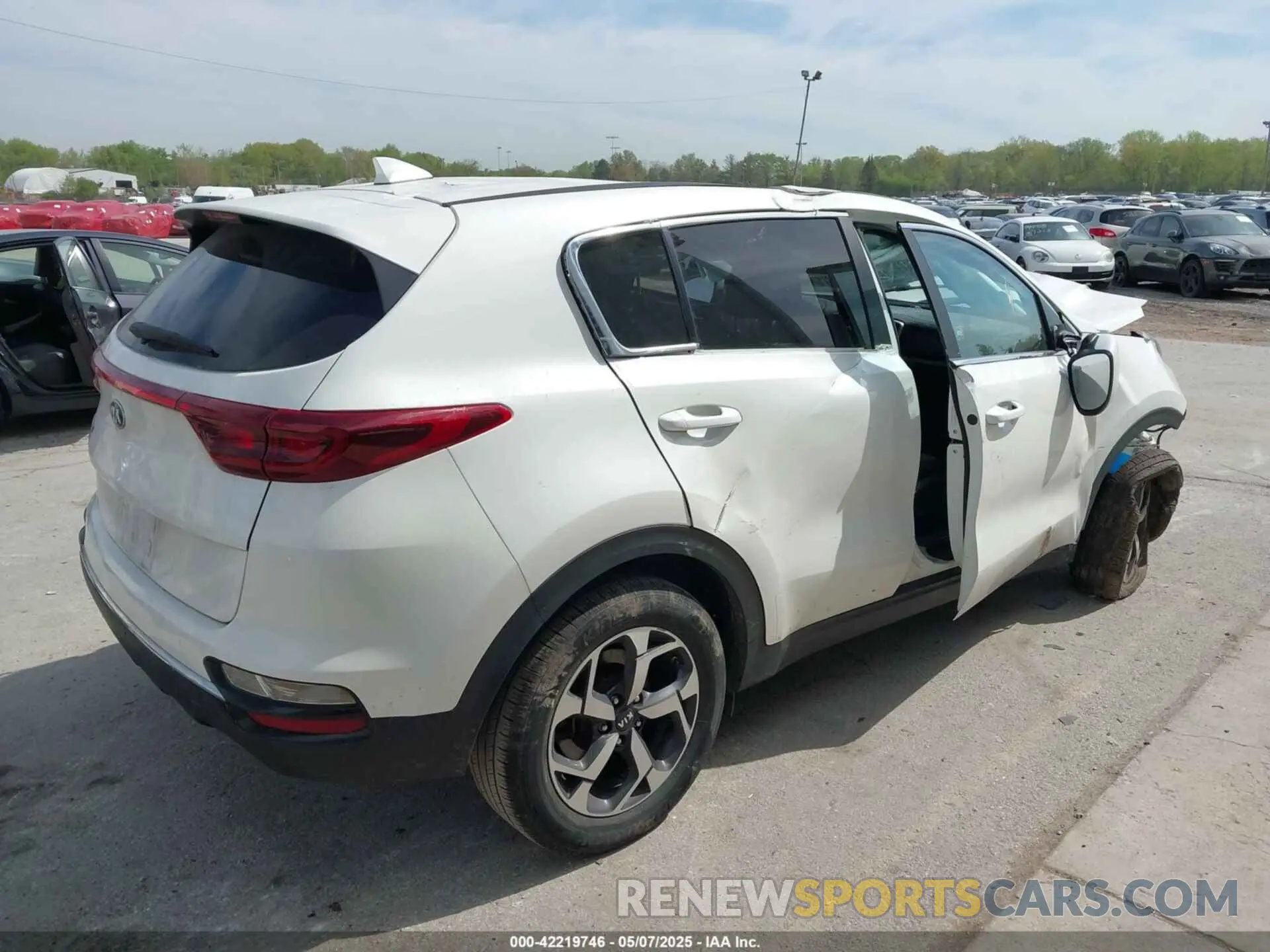 4 Photograph of a damaged car KNDPM3AC1N7954011 KIA SPORTAGE 2022