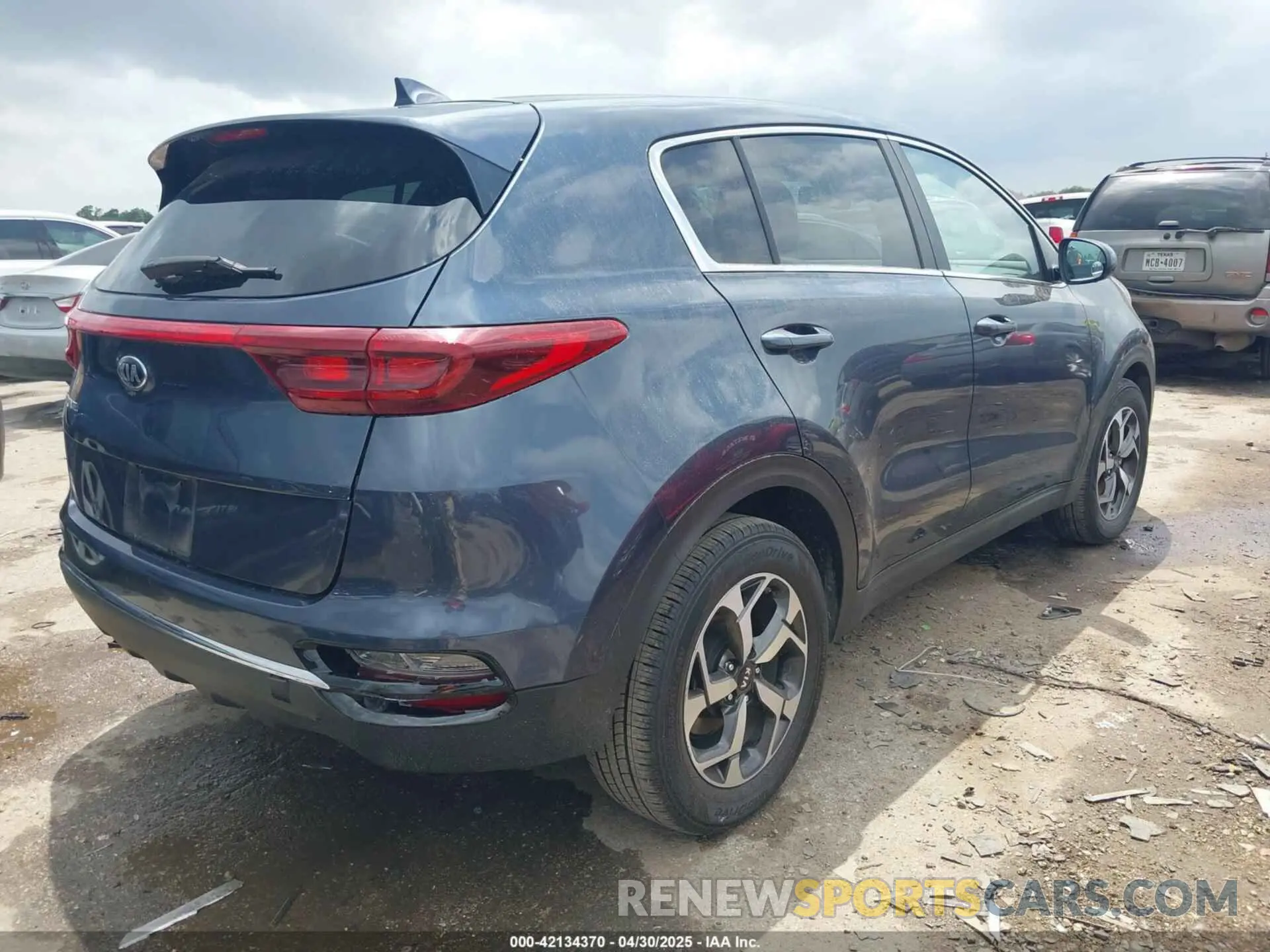 4 Photograph of a damaged car KNDPM3AC1N7968748 KIA SPORTAGE 2022