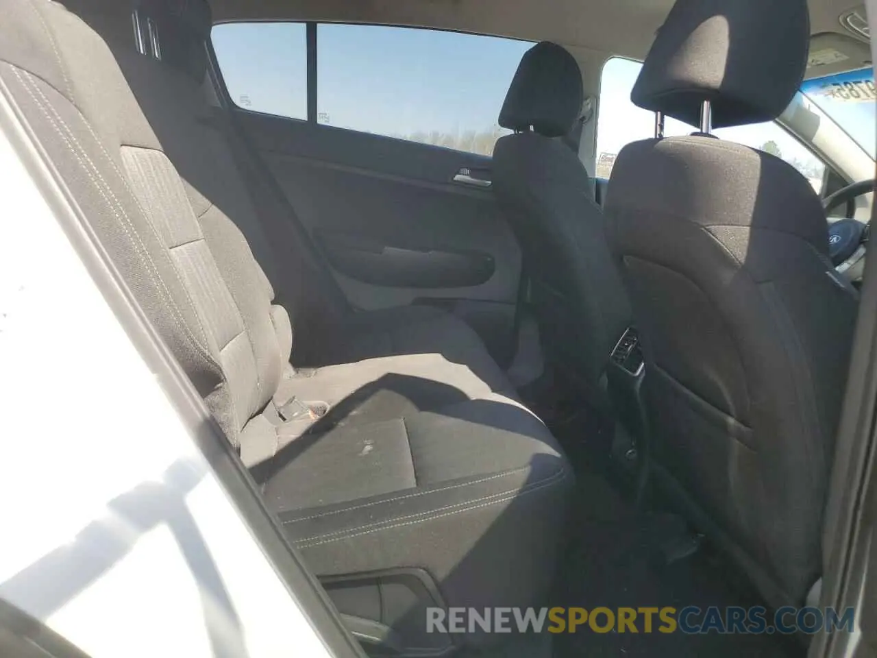 11 Photograph of a damaged car KNDPM3AC1N7980219 KIA SPORTAGE 2022
