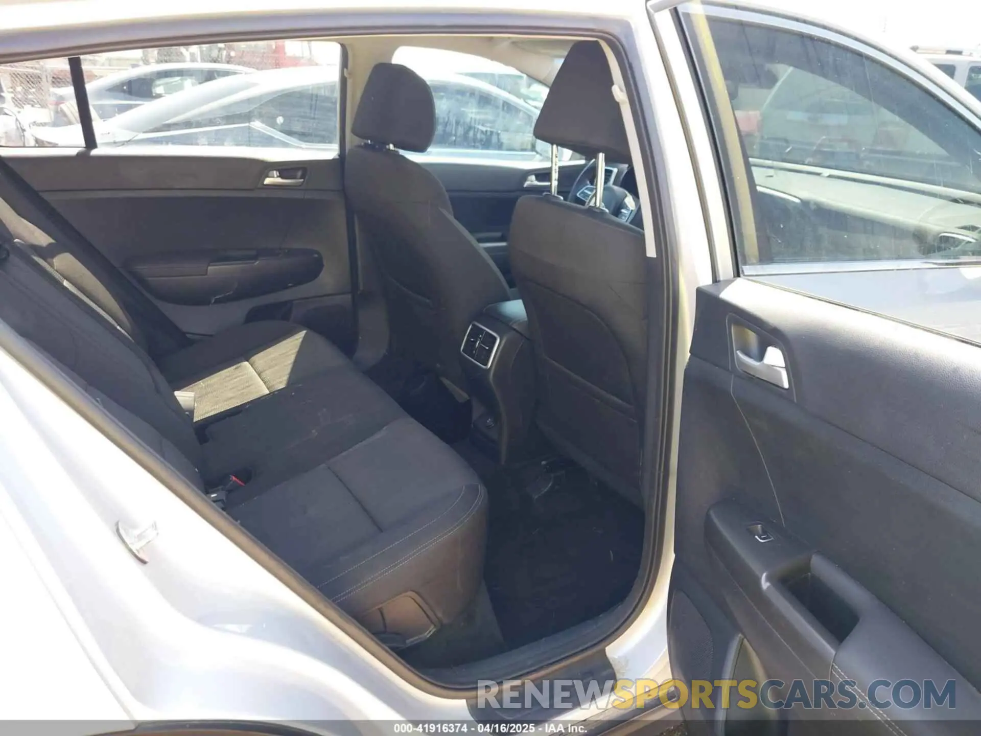 8 Photograph of a damaged car KNDPM3AC2N7983081 KIA SPORTAGE 2022