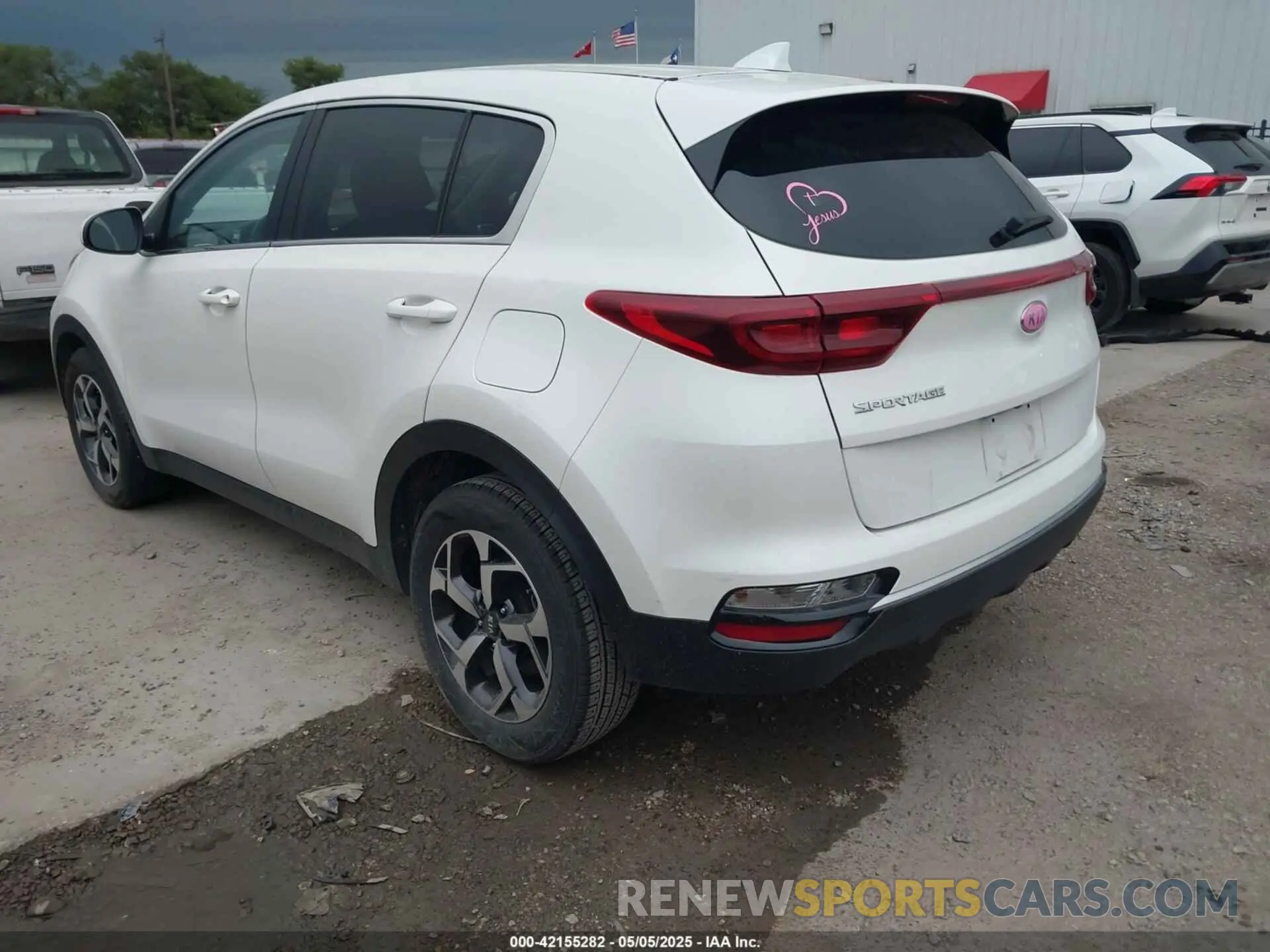3 Photograph of a damaged car KNDPM3AC3N7005592 KIA SPORTAGE 2022